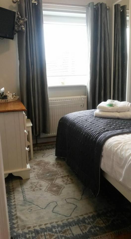 Single Room with Private Bathroom photo 3