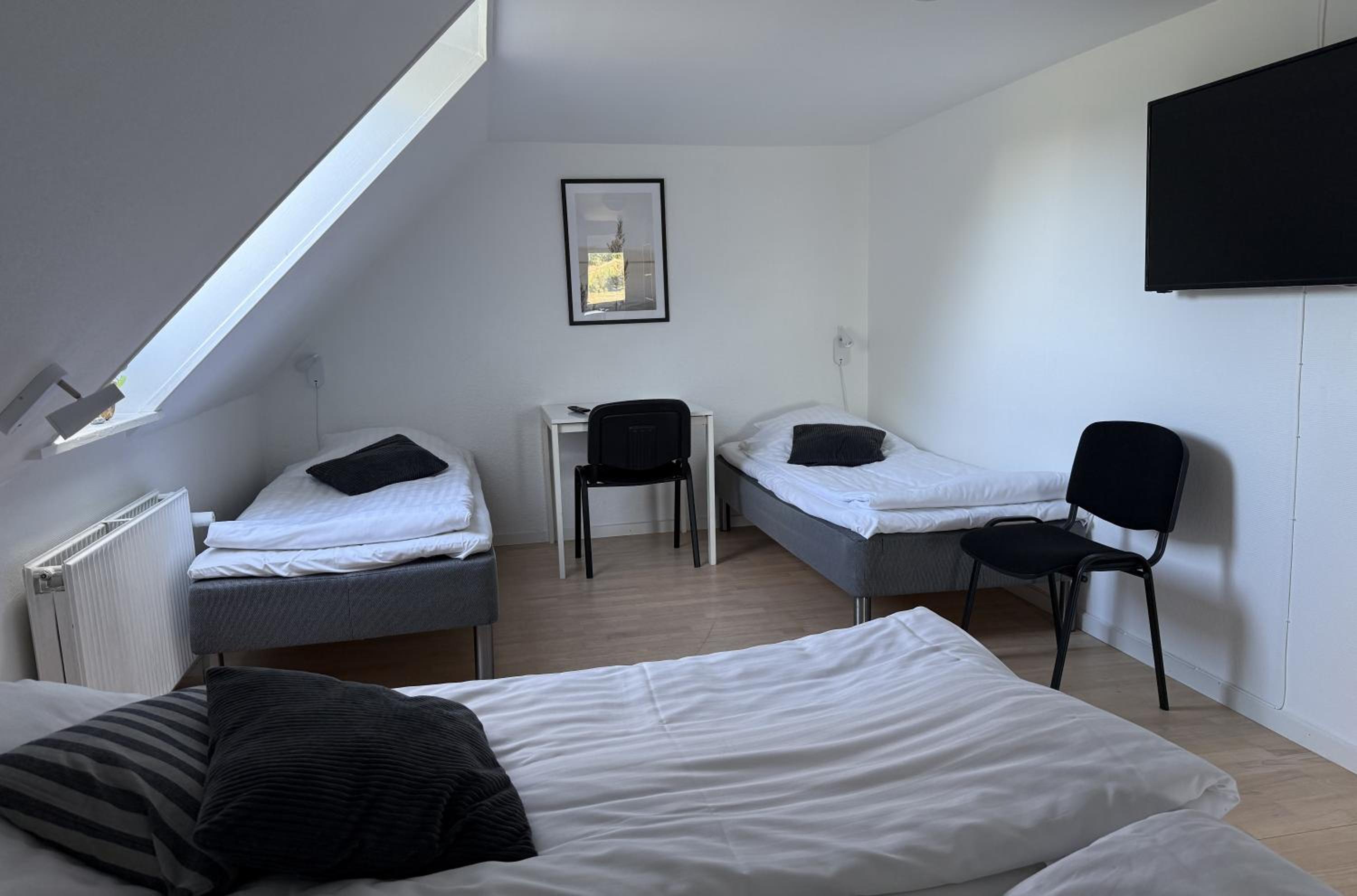 Quadruple Room with Private Bathroom photo 2