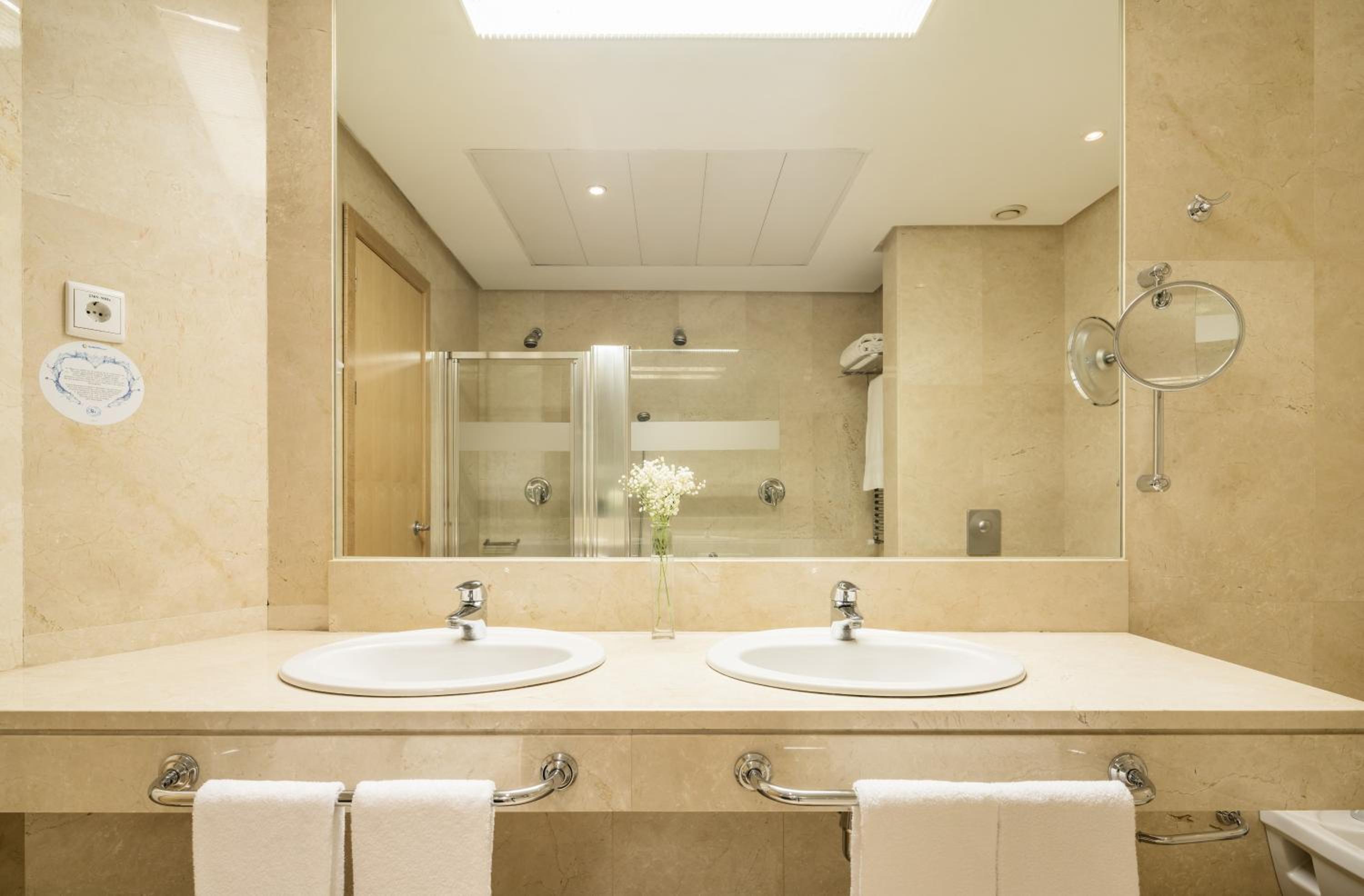 Superior Double or Twin Room - Photo 2