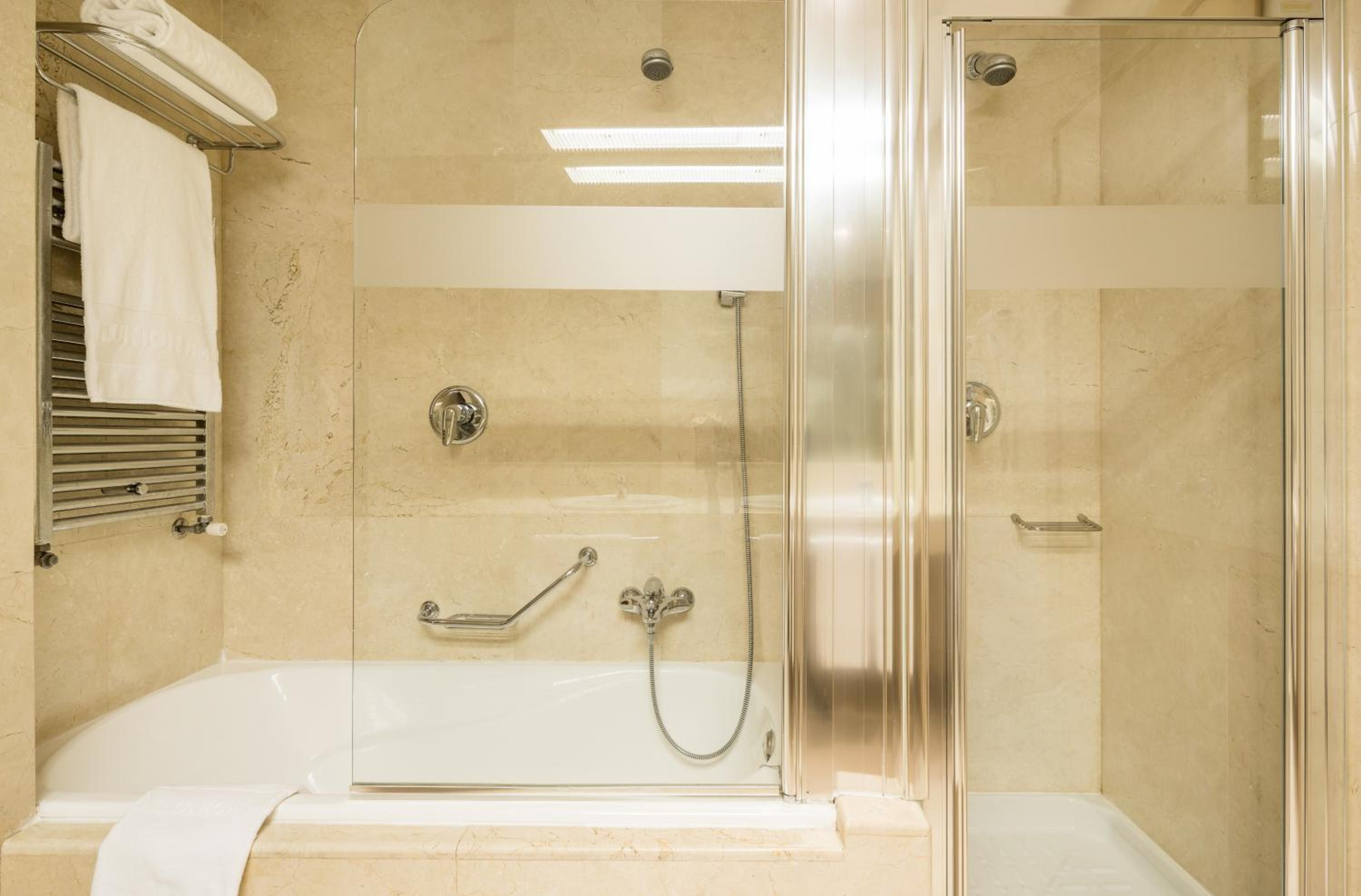 Superior Double or Twin Room - Photo 5