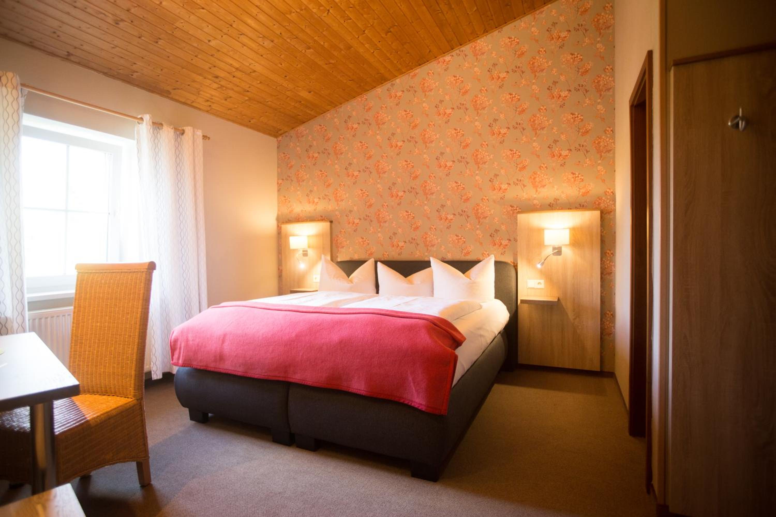 Double Room - Photo 6