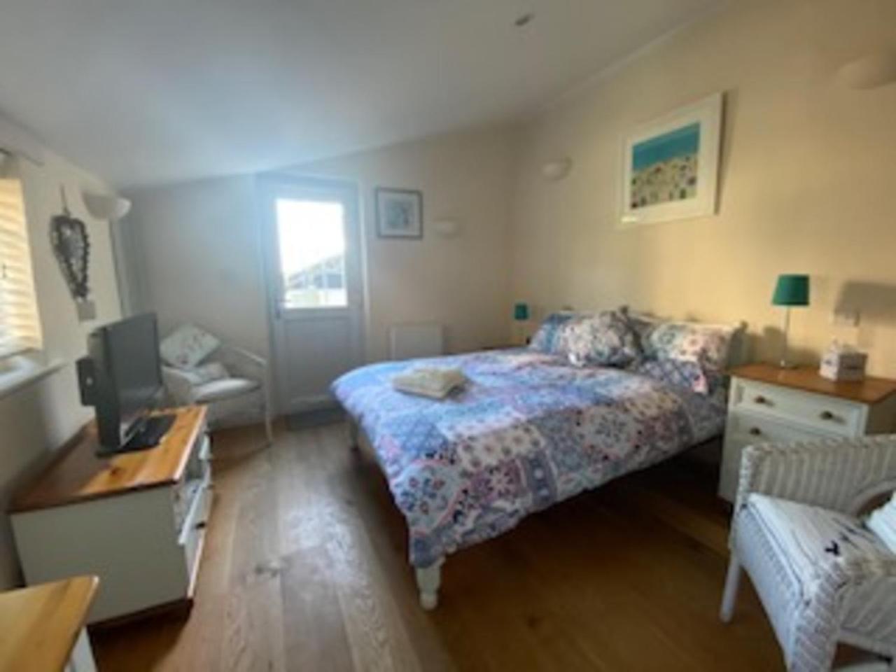 Double Room with Private Bathroom photo 2