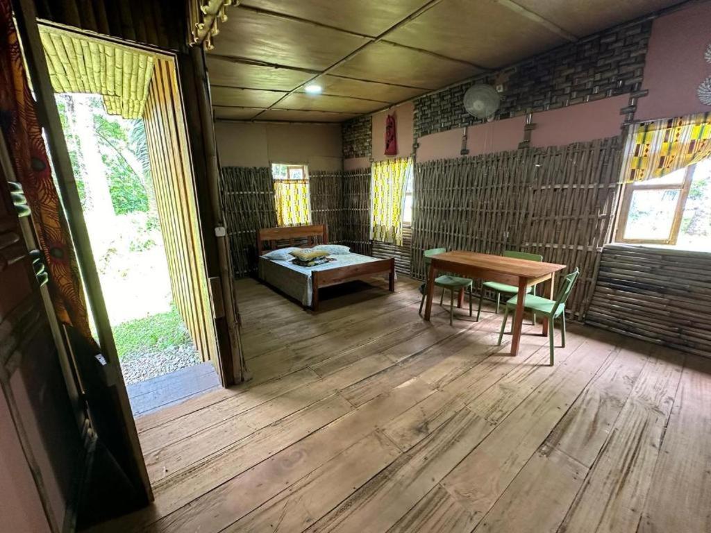 Superior Bungalow photo 1