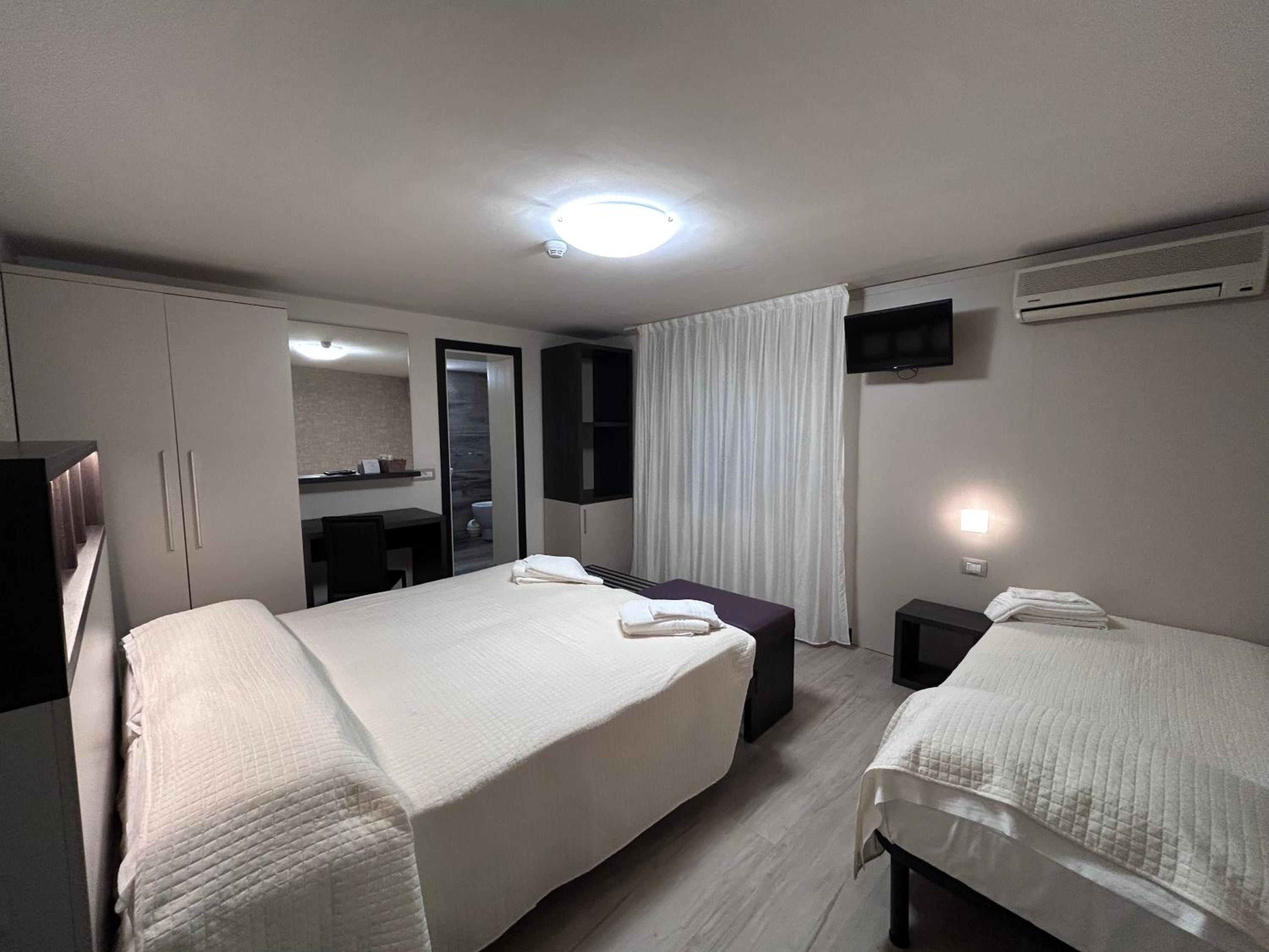 Economy Triple Room