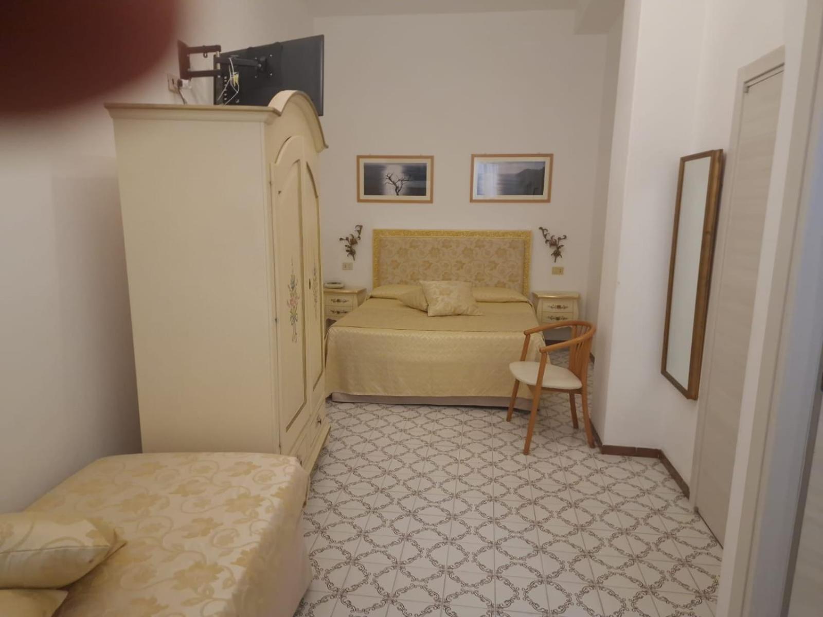 Basic Triple Room - No Sea View - Photo 1