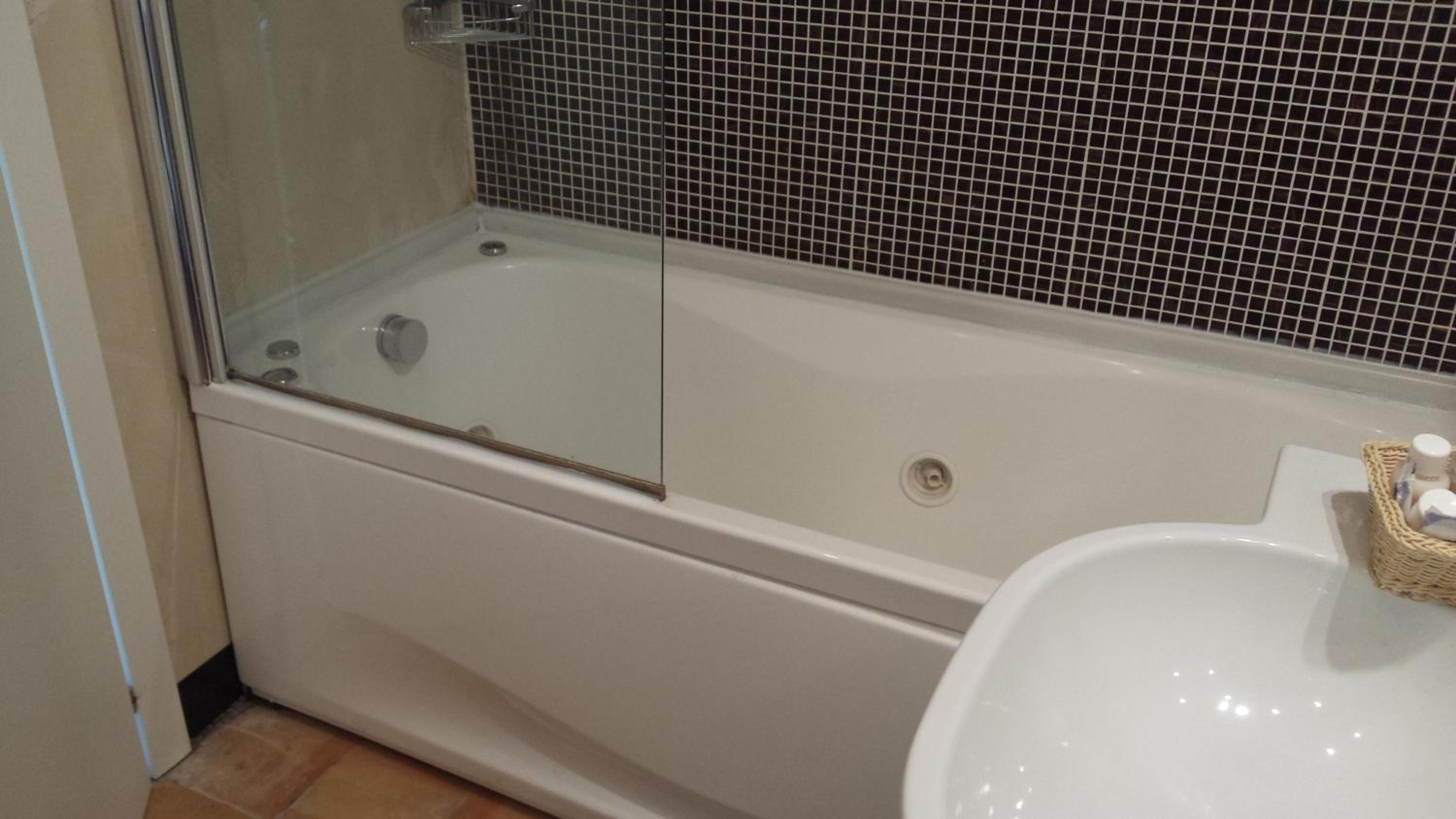 Classic Double Room with Partial Sea View and Spa Bath - Photo 21