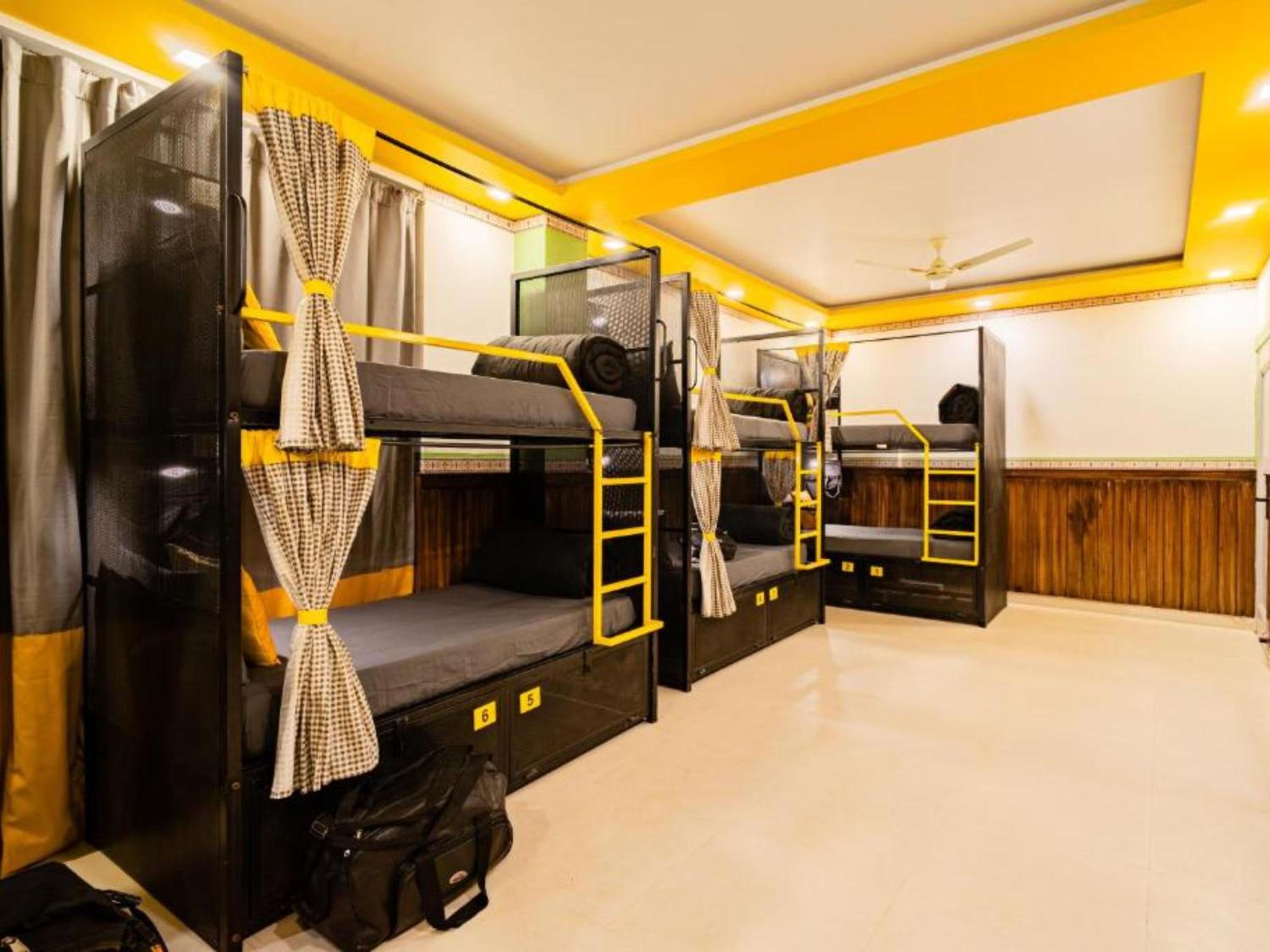 Bed in 8-Bed Mixed Dormitory Room photo 1