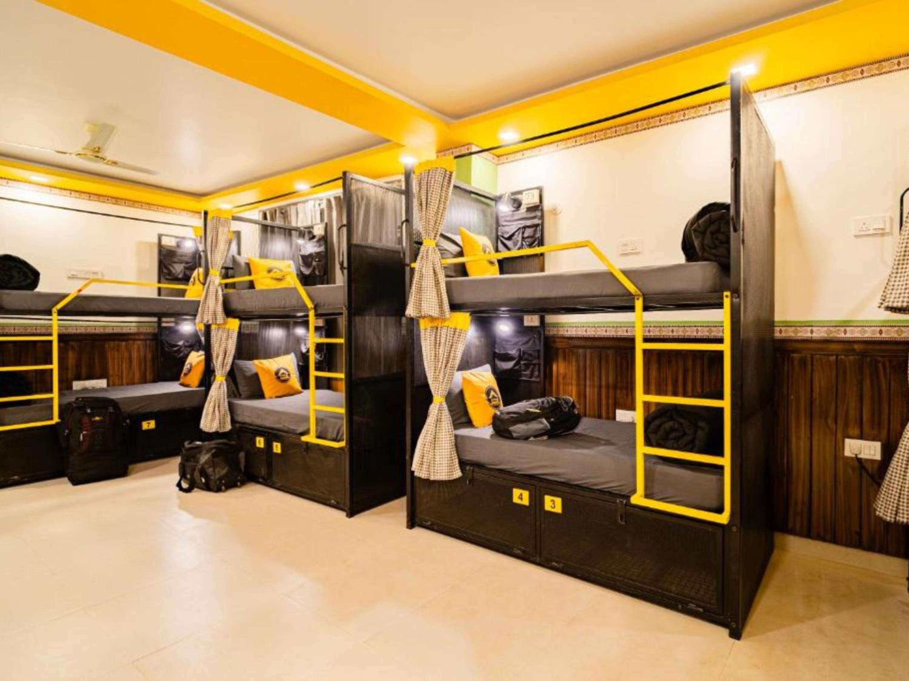 Bed in 8-Bed Mixed Dormitory Room photo 3