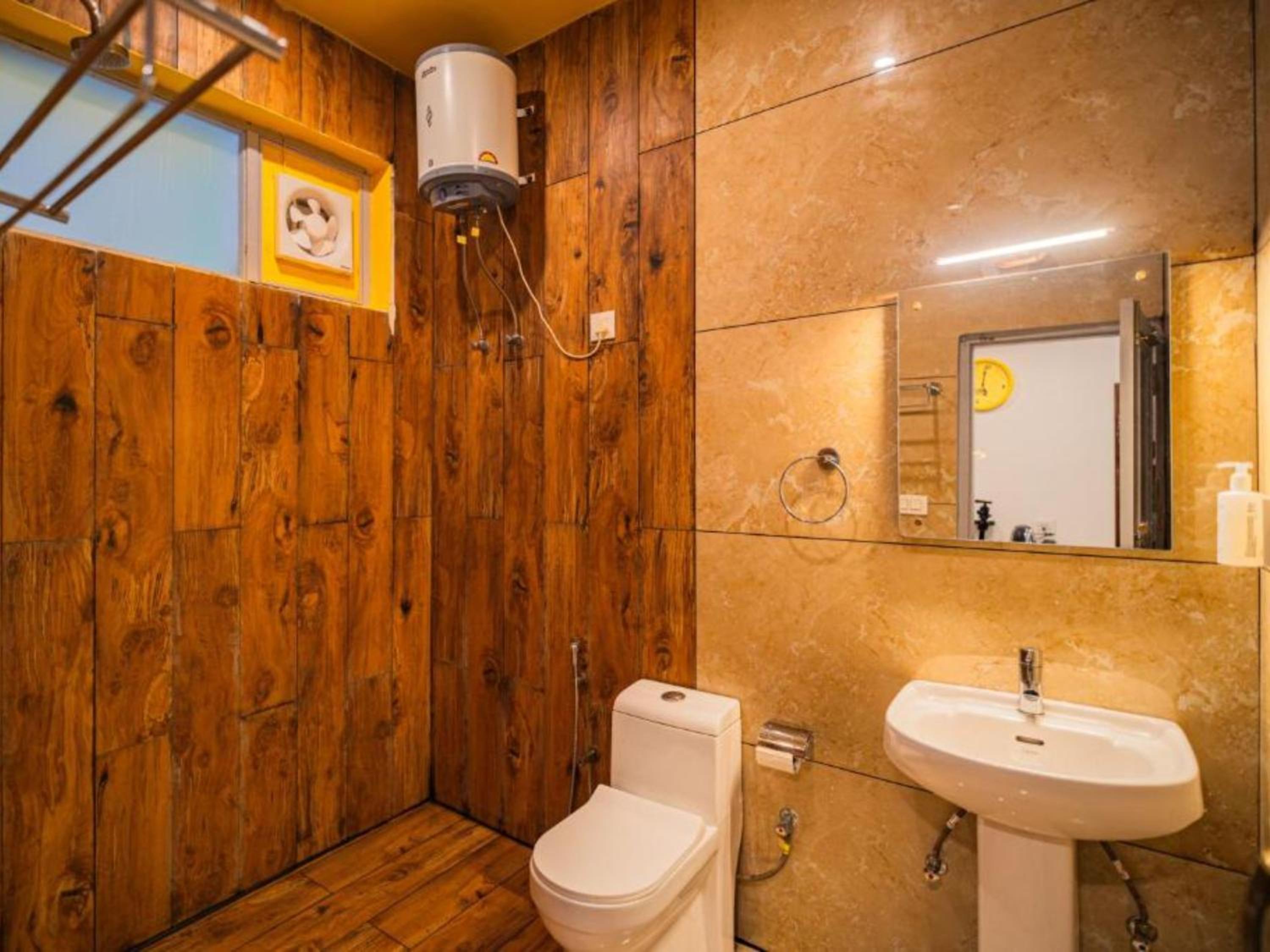 Deluxe Double Room with Balcony photo 2