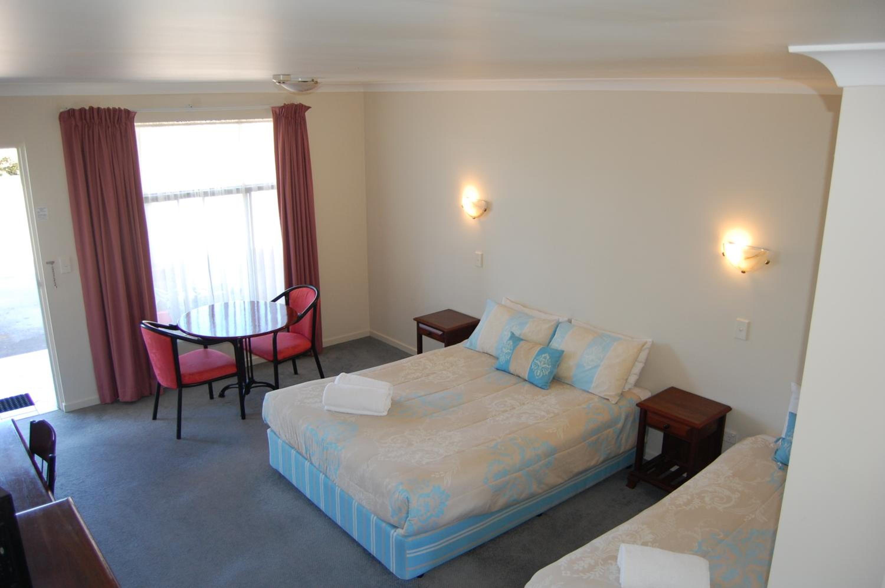 Twin Room - Photo 2