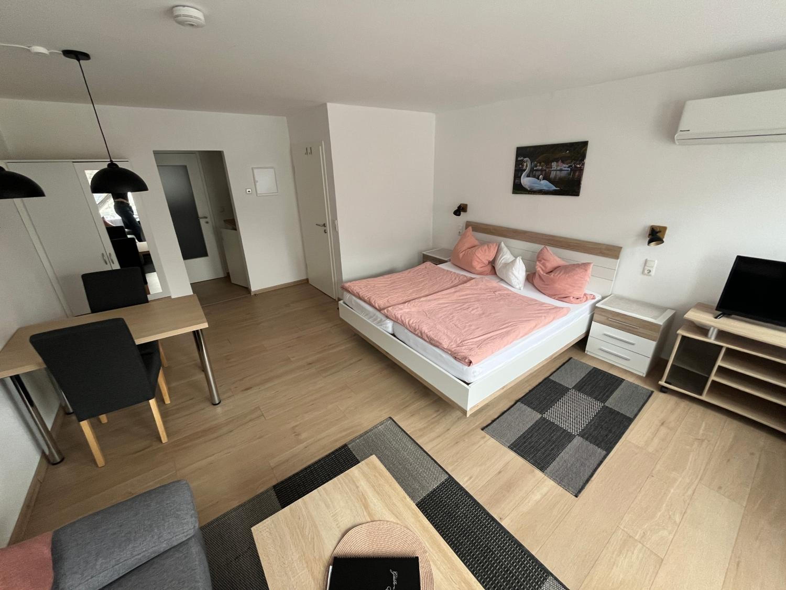 Four-Bedroom Apartment with Balcony  photo 1