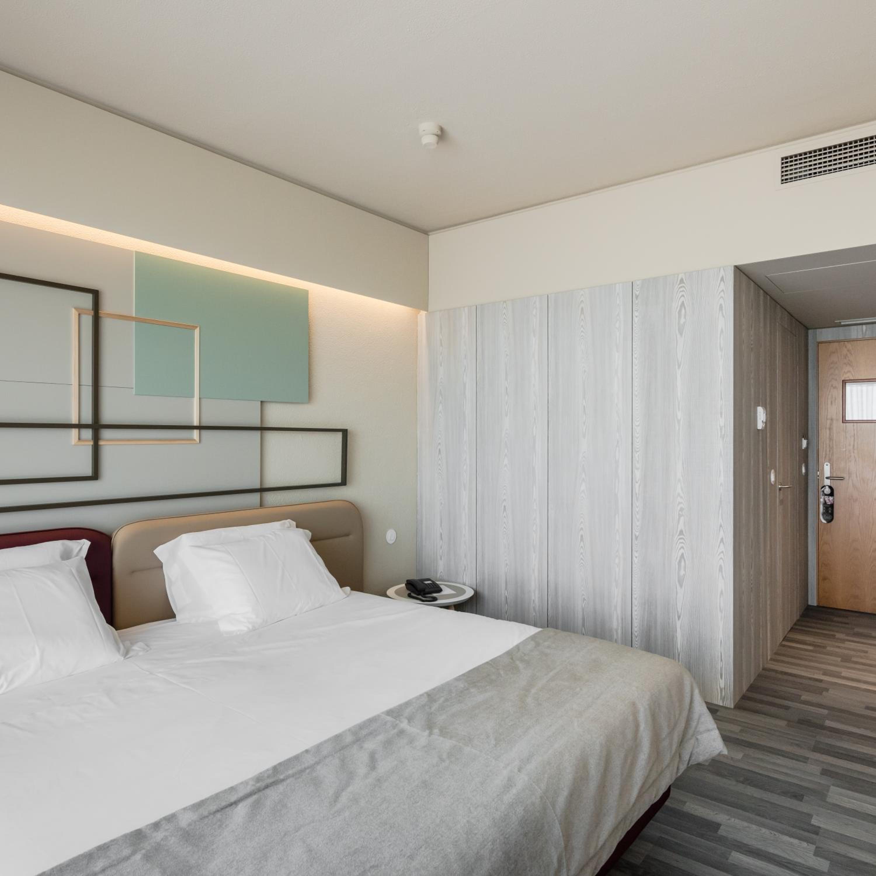 Double or Twin Room with Balcony - Photo 1