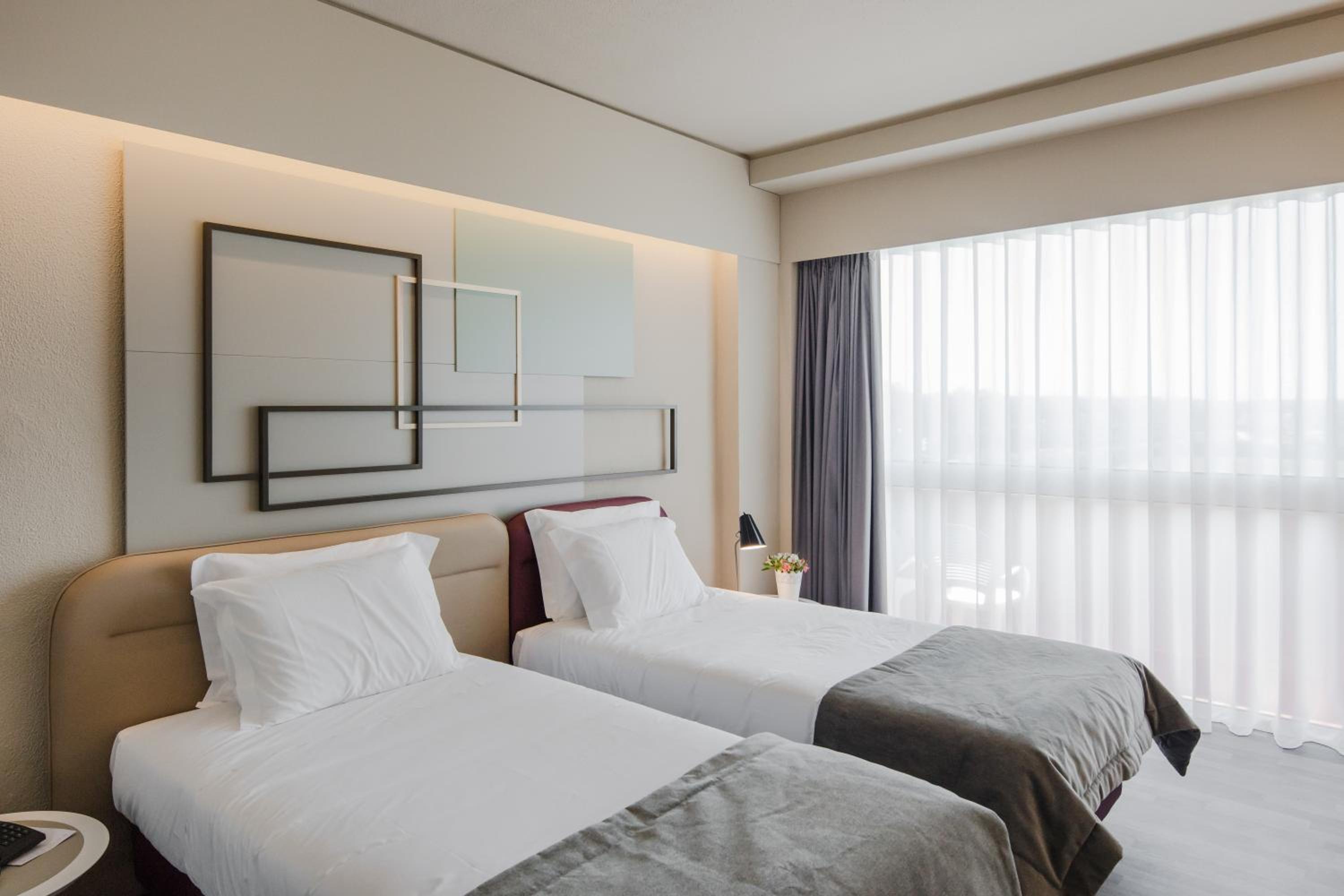 Double or Twin Room with Extra Bed - Photo 1