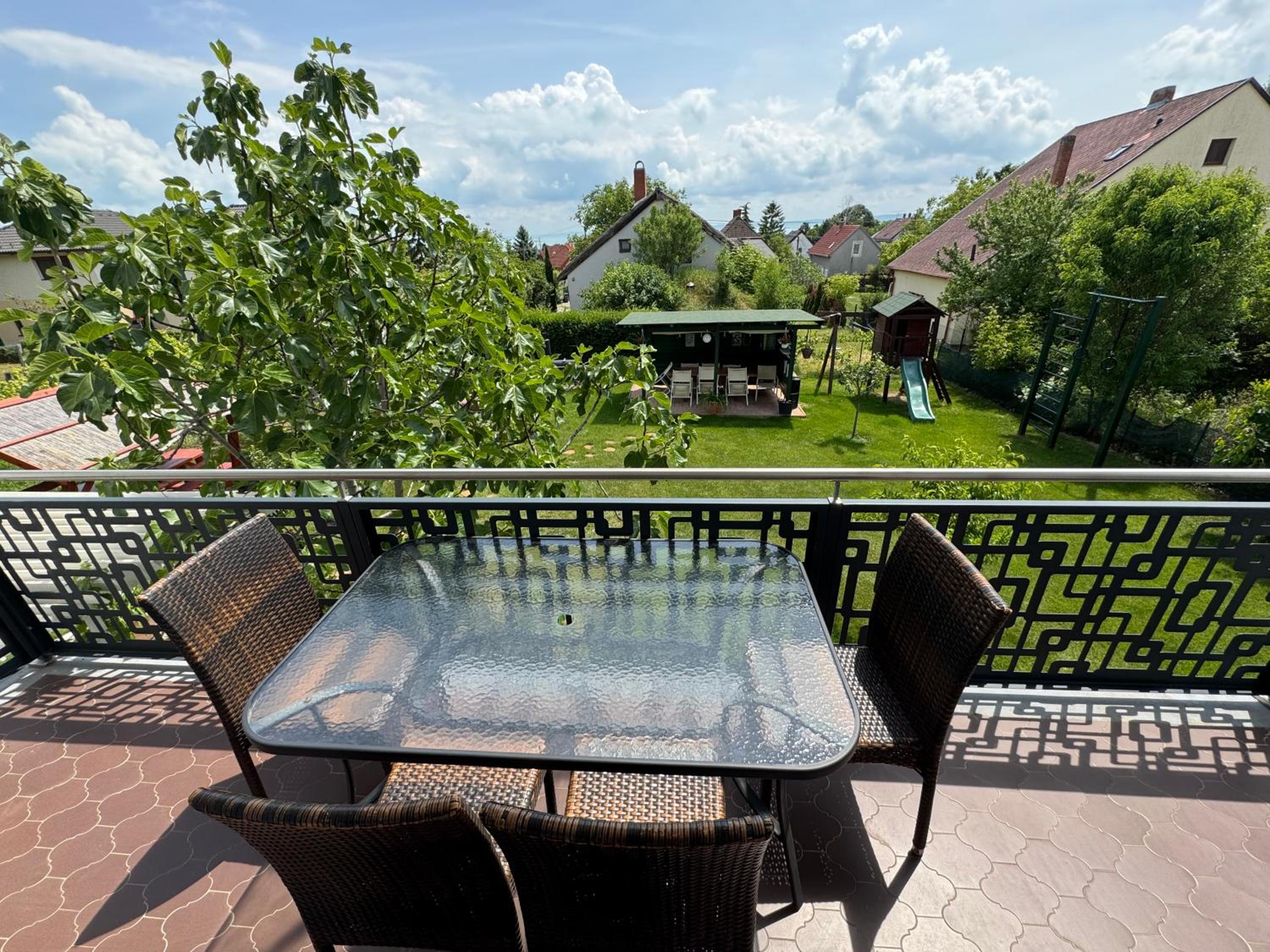 Three-Bedroom Apartment with Lake View photo 2