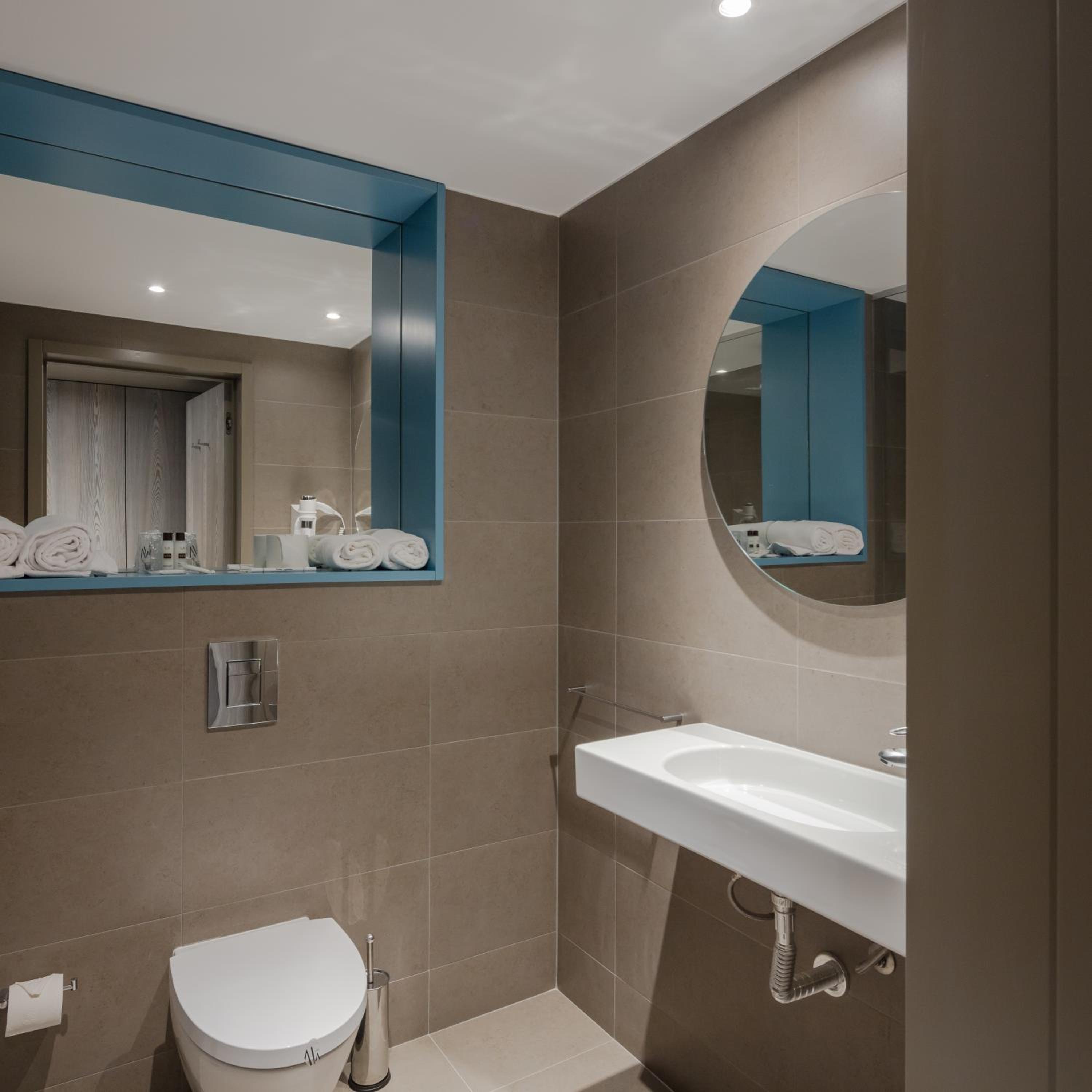 Double or Twin Room with Balcony - Photo 2
