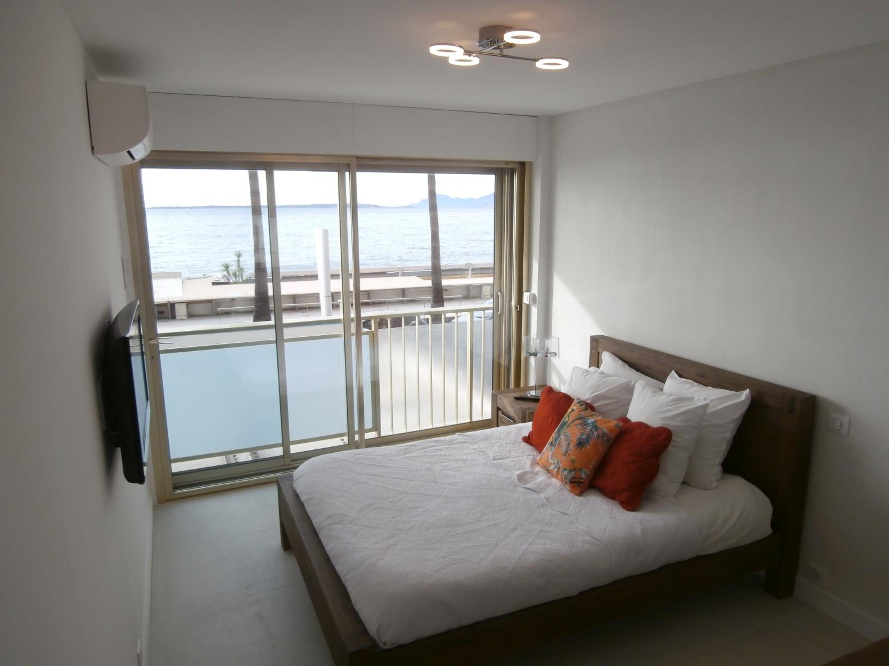 One-Bedroom Apartment with Sea View