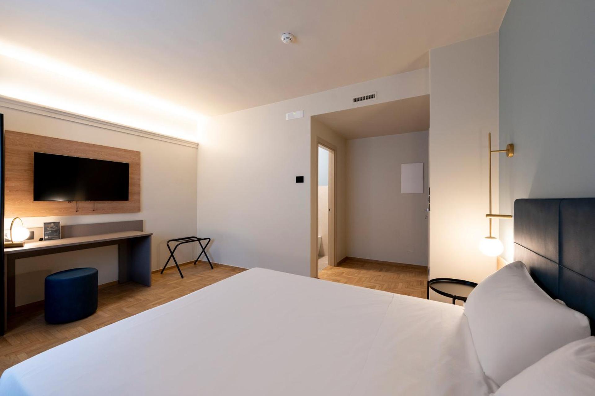 Superior Double or Twin Room - Photo 5