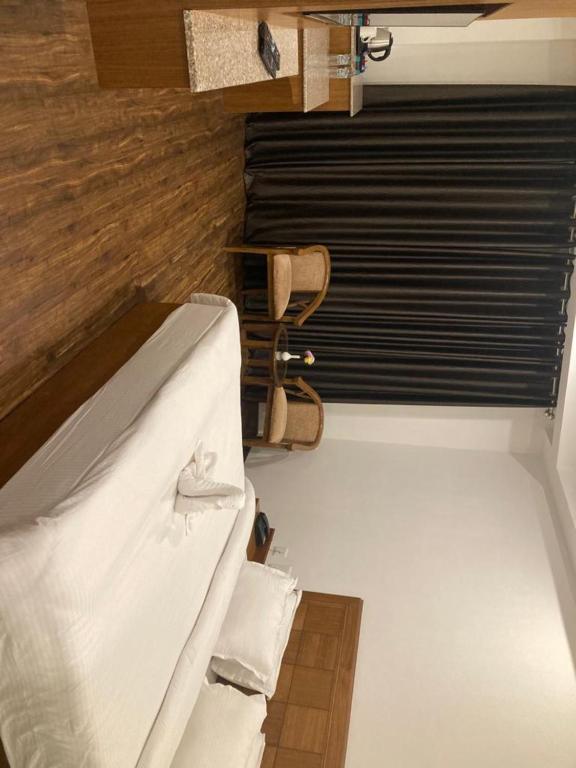 Deluxe Room - Photo 1