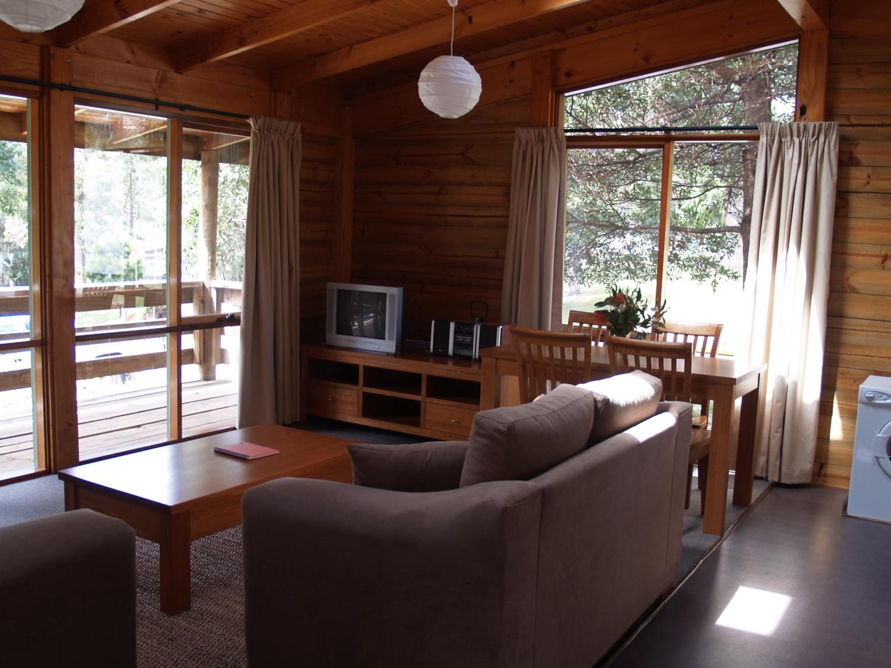 Three-Bedroom Cabin with Bush Setting  photo 1