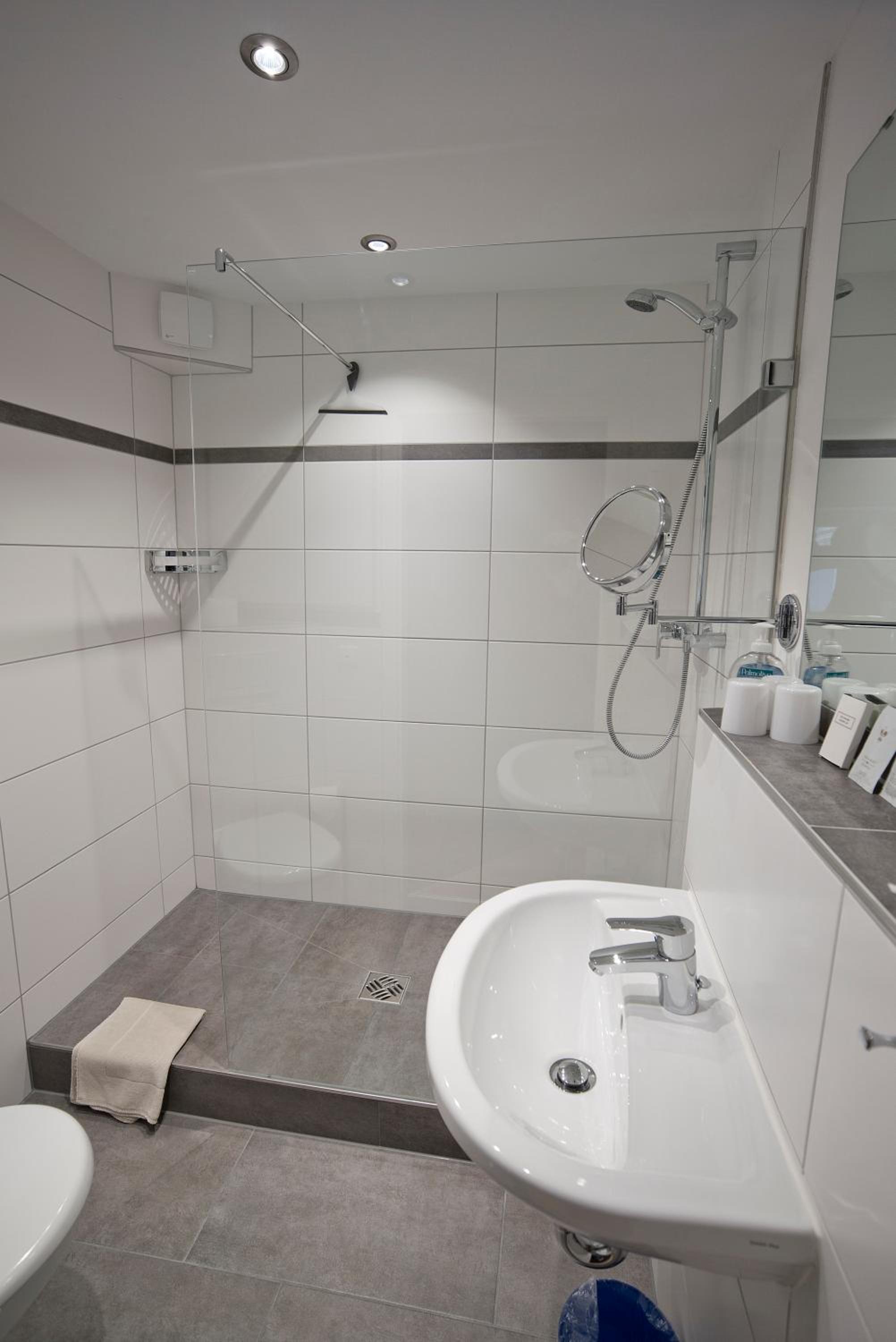 Single Room photo 2