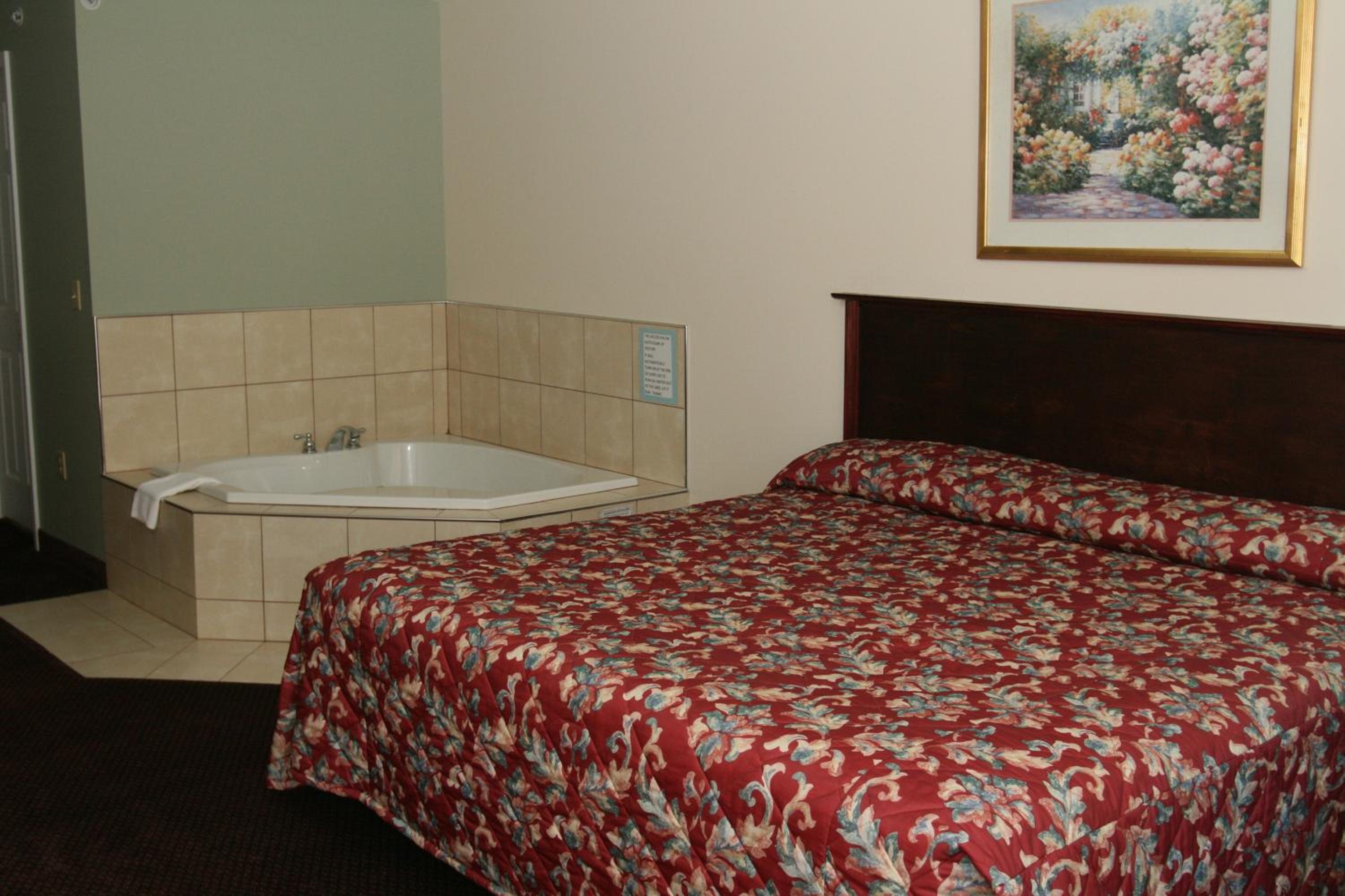 Honeymoon Suite - Photo 3