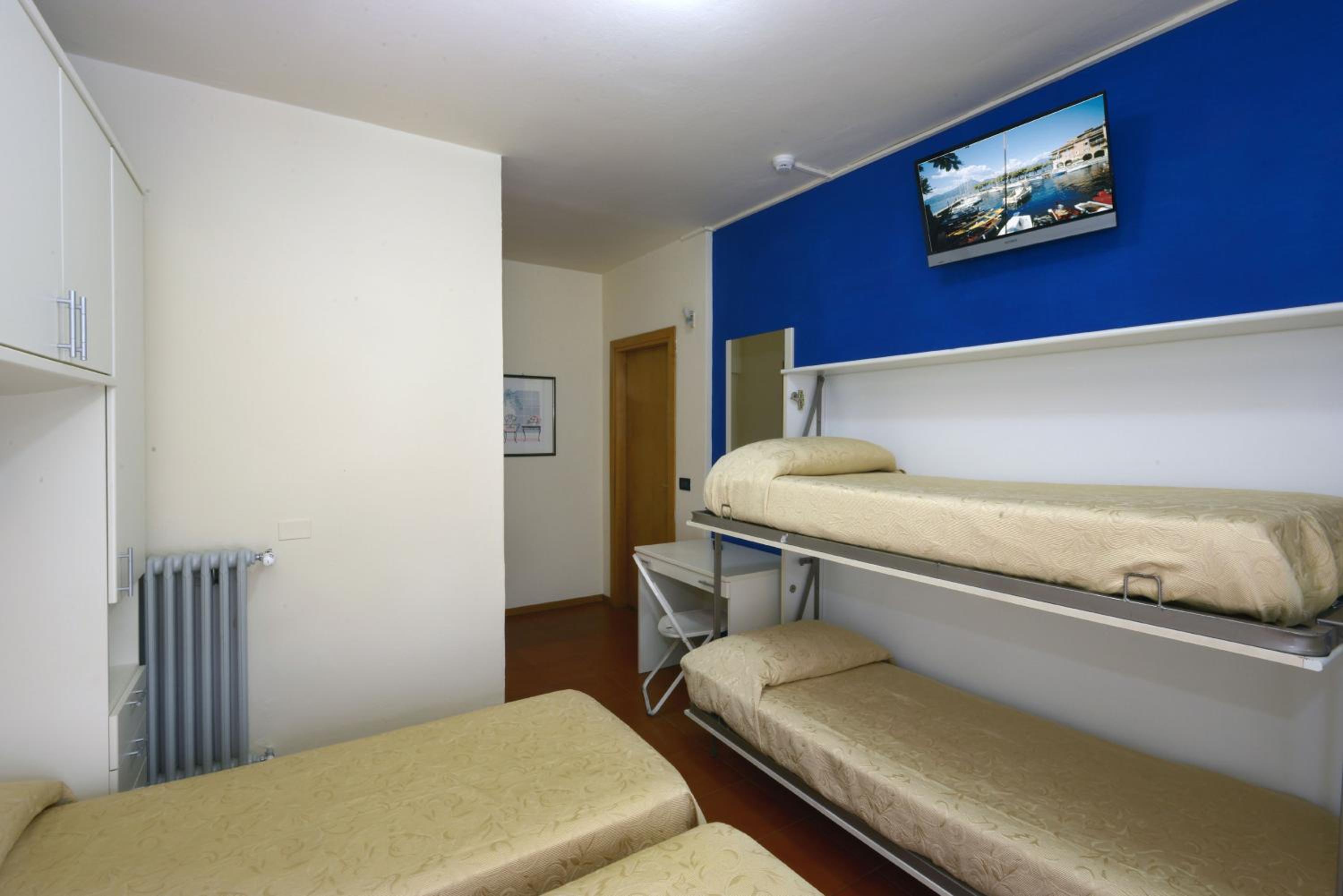 Triple Room with Balcony - Photo 1