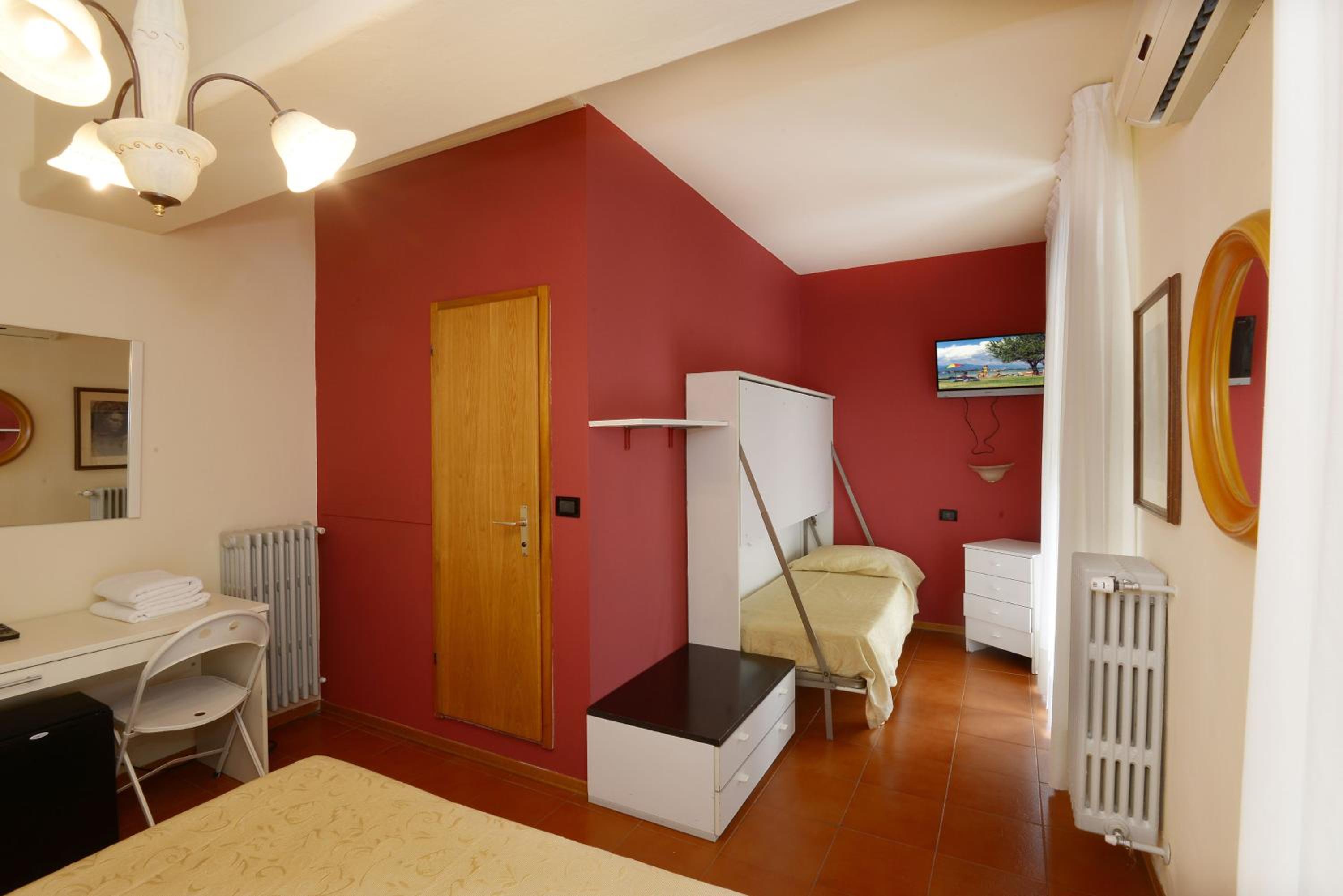 Triple Room with Balcony - Photo 6