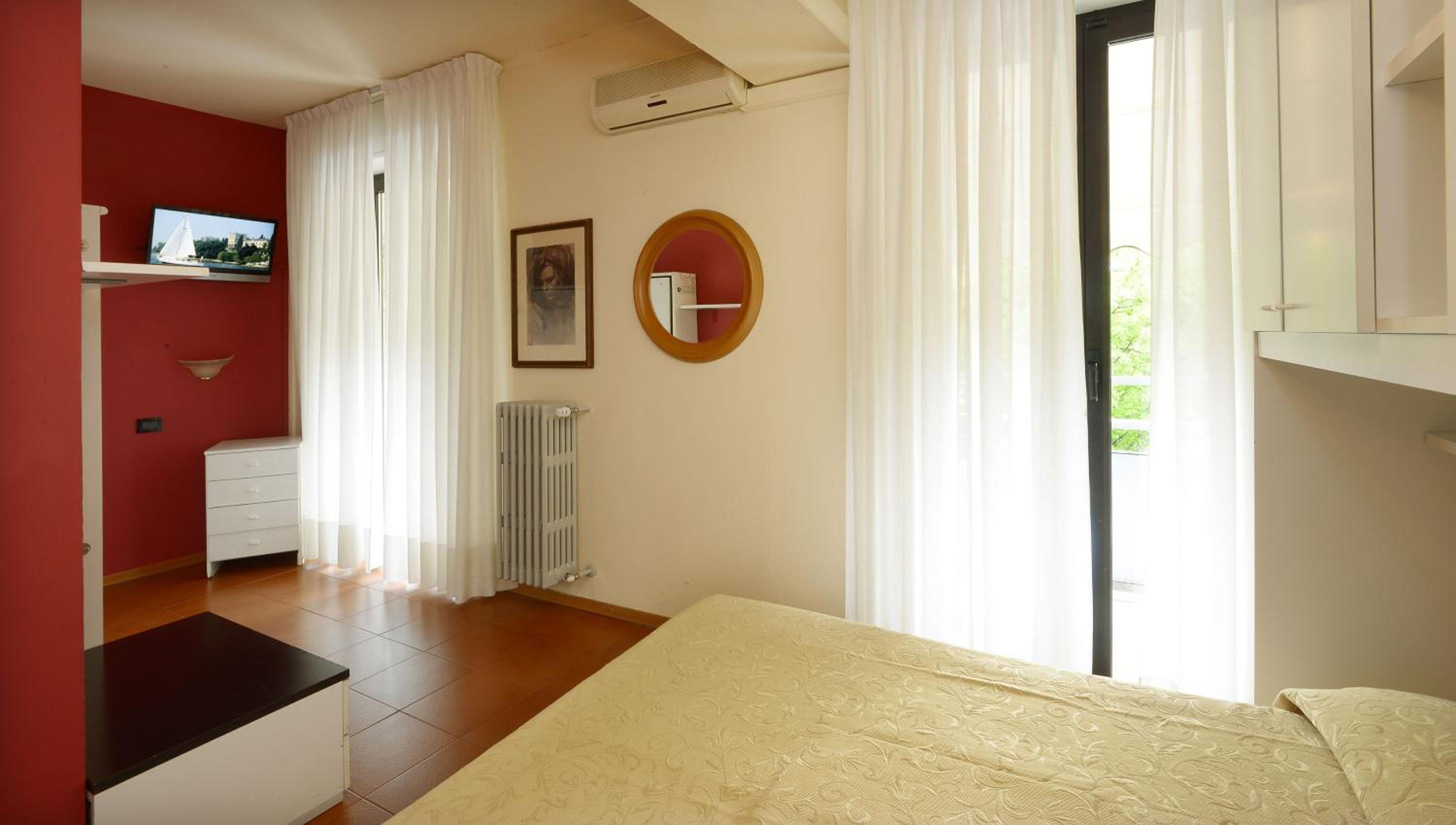 Double Room with Balcony - Photo 5