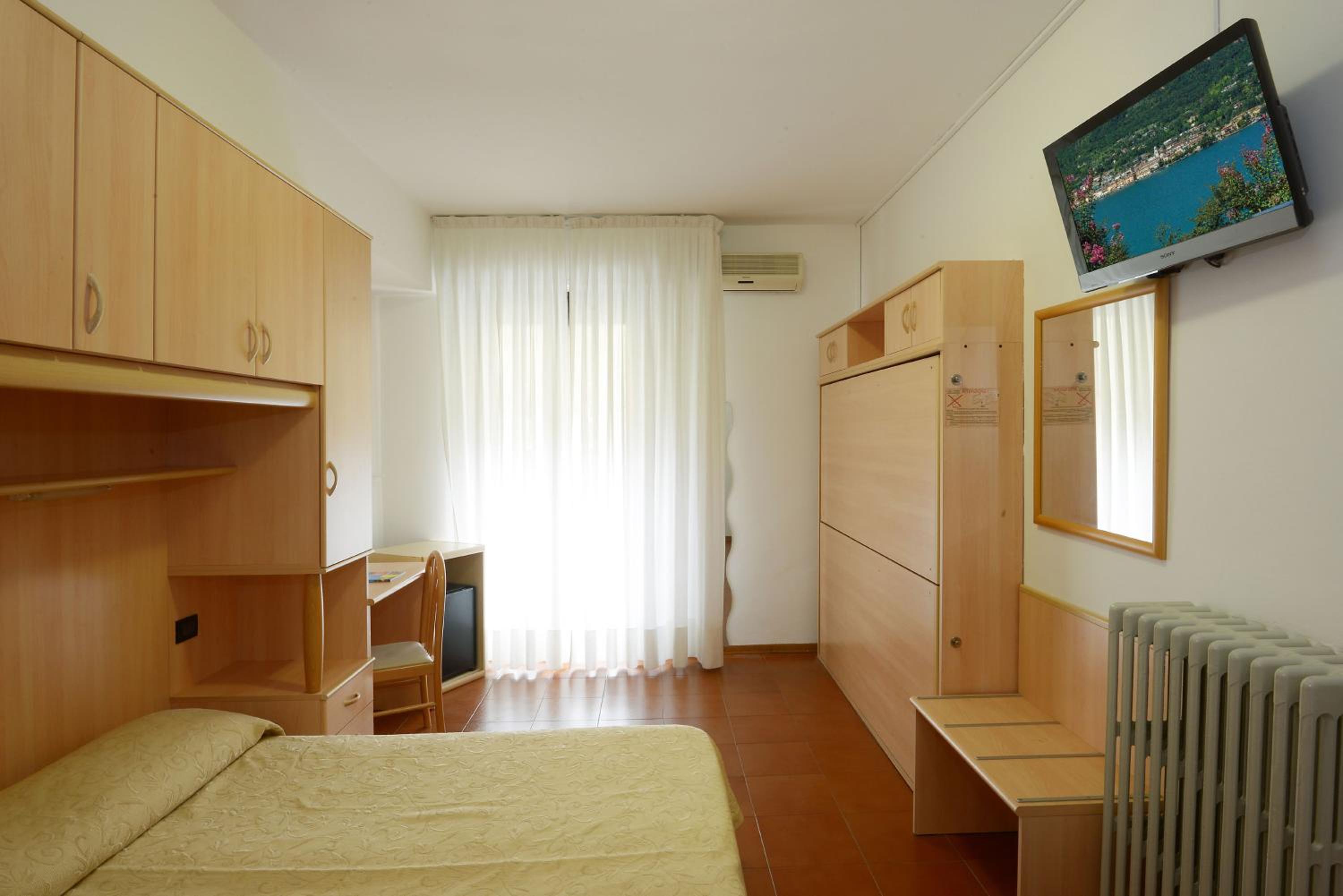 Double Room with Balcony - Photo 7