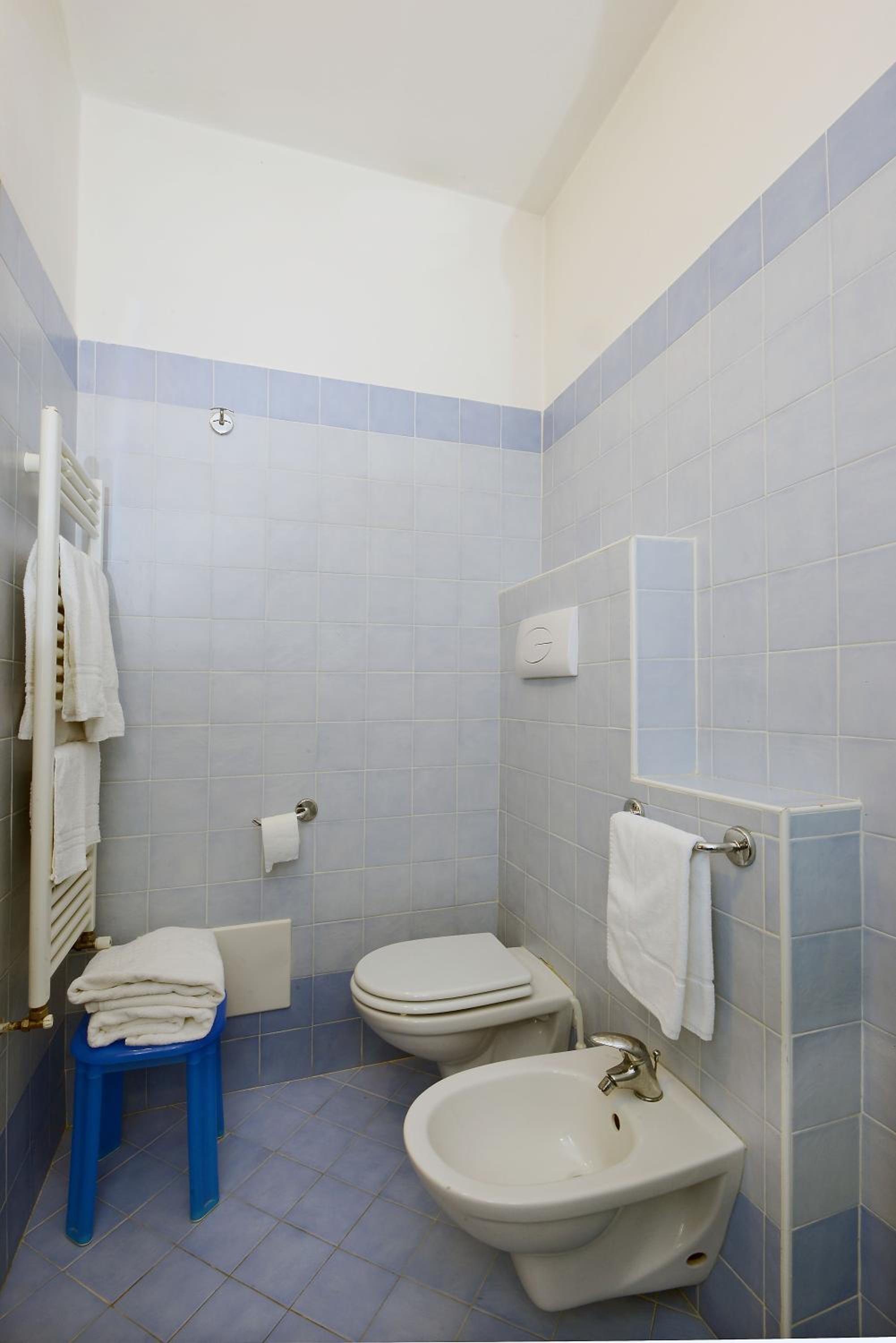 Double Room with Balcony - Photo 3