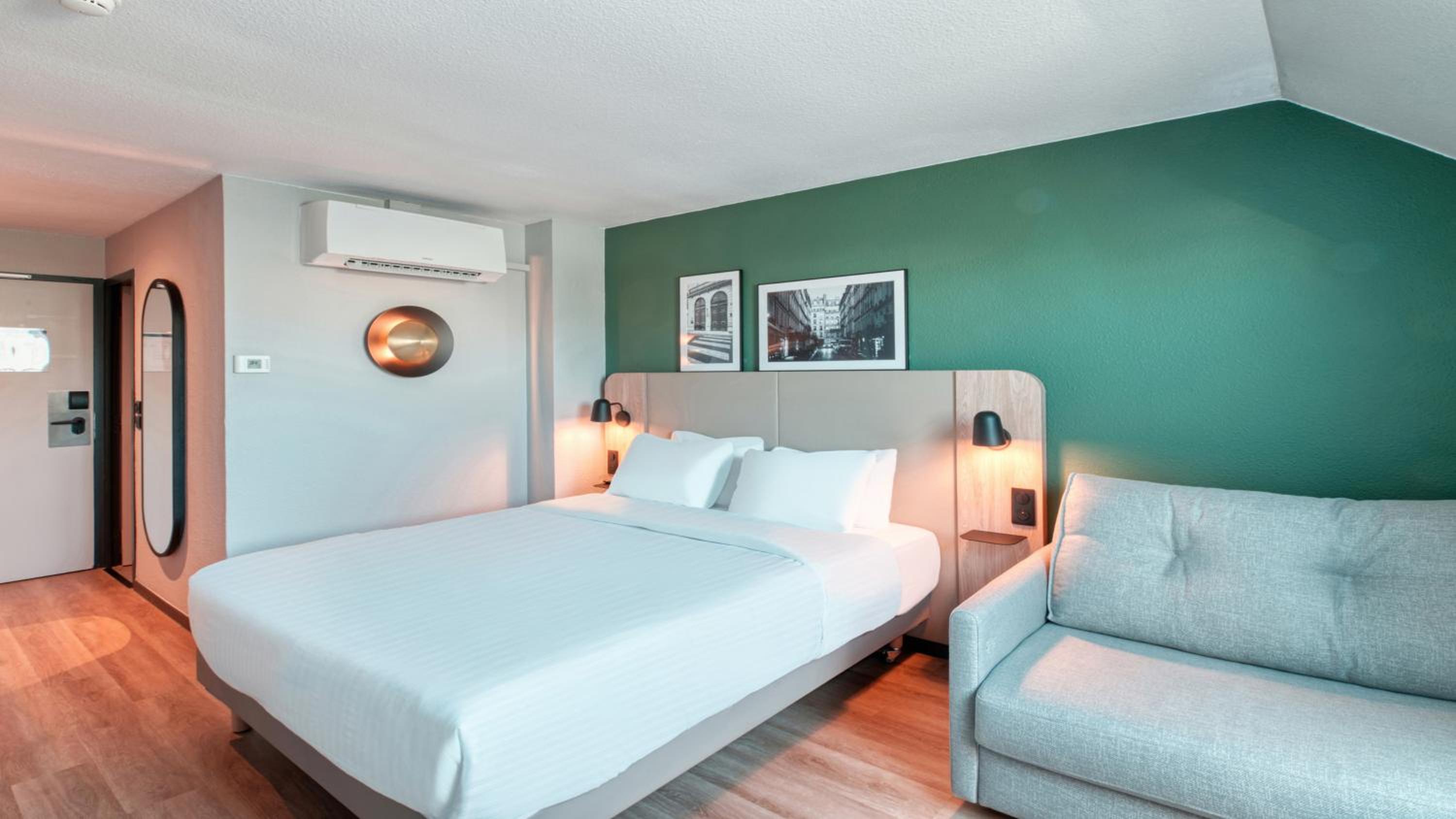 Standard Room - 1 Queen Bed 1 Sofa Bed - Photo 7