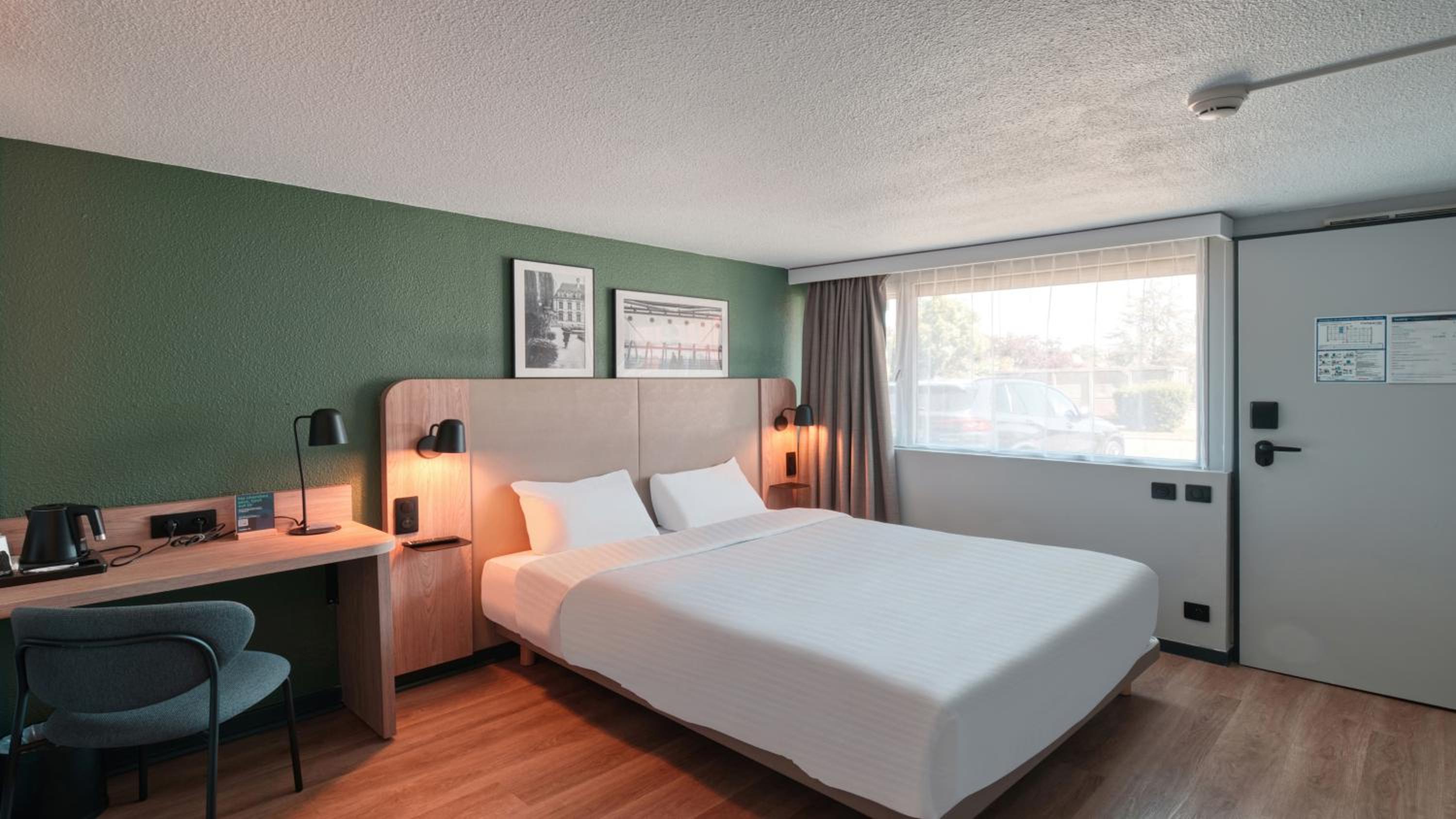Standard Room - 1 Queen Bed - Photo 6