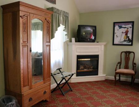 Queen Room photo 2
