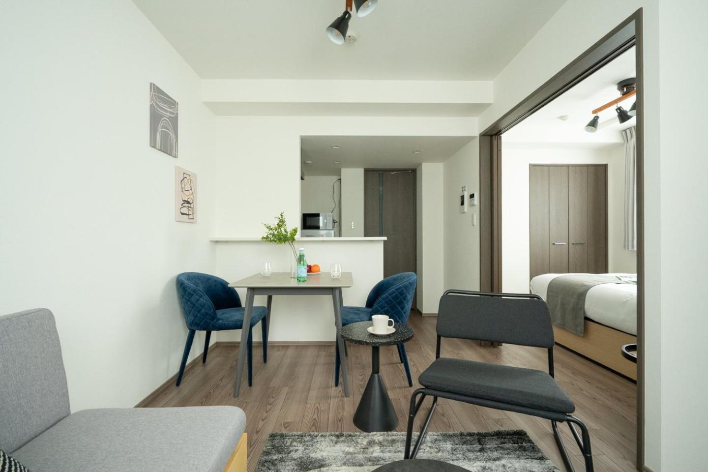 One-Bedroom Apartment photo 2