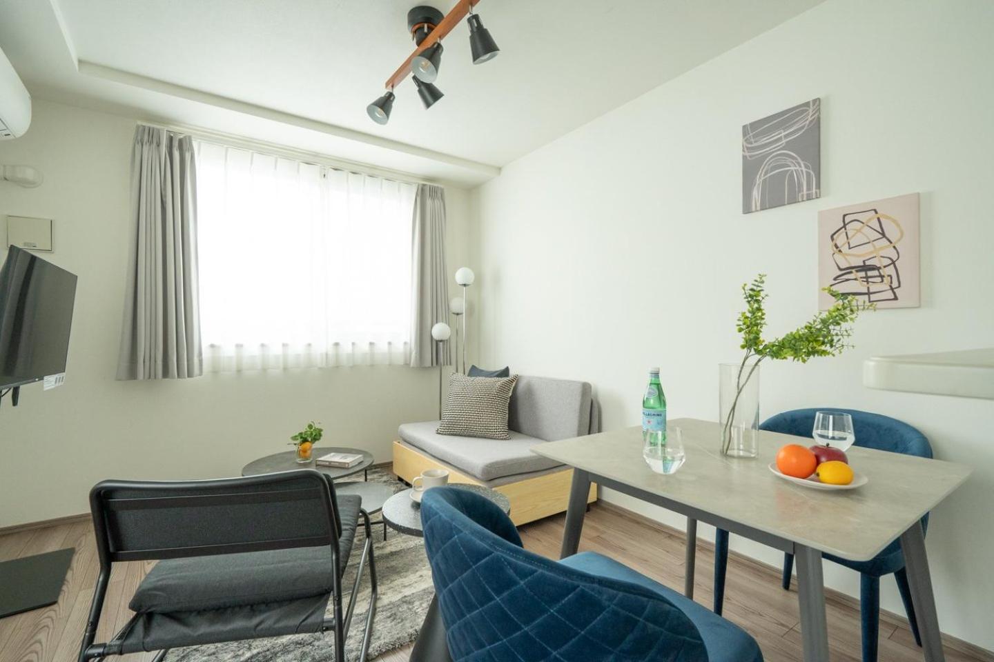One-Bedroom Apartment photo 3