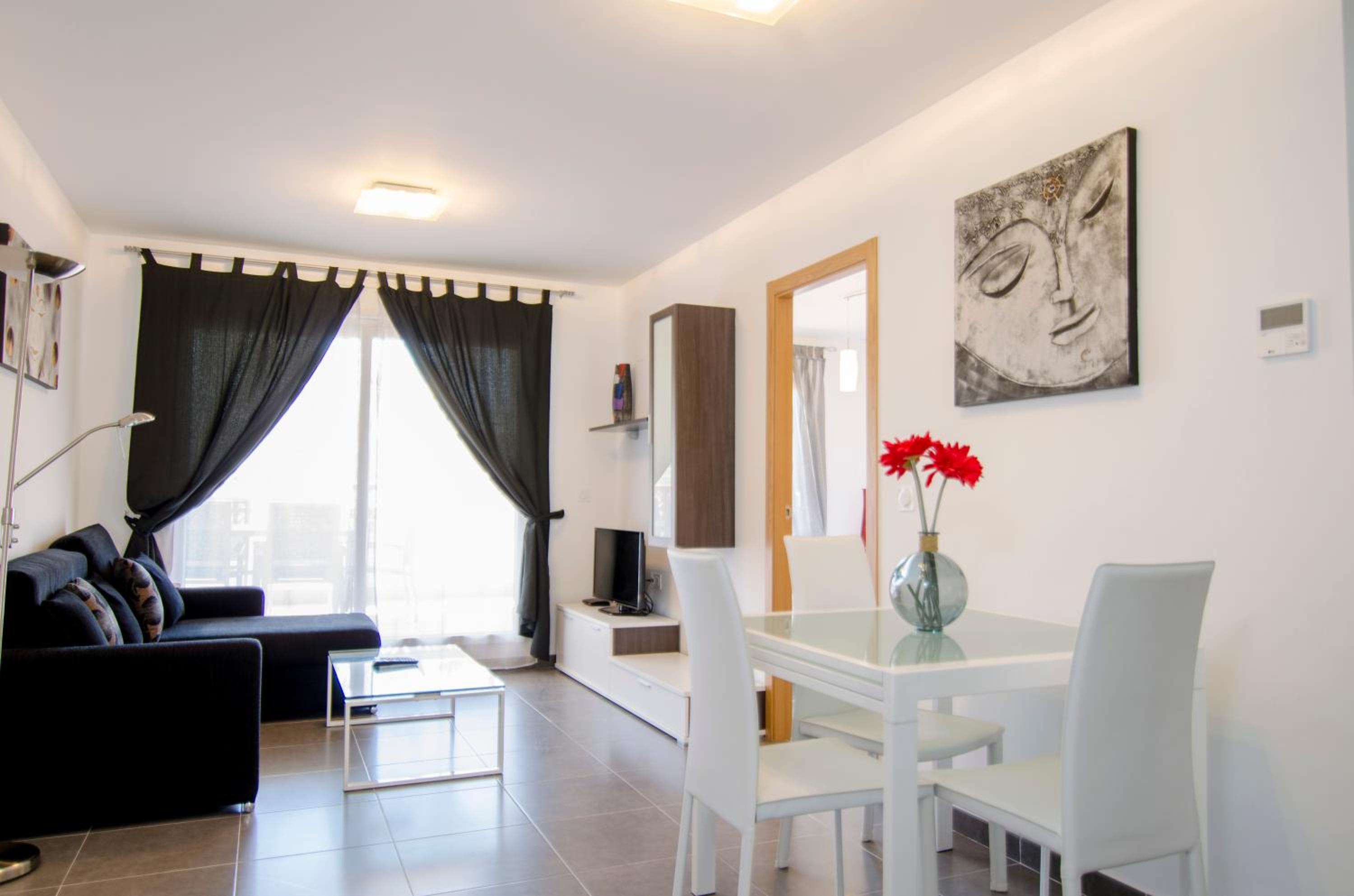 Two-Bedroom Apartment with Terrace (4 Adults) photo 3