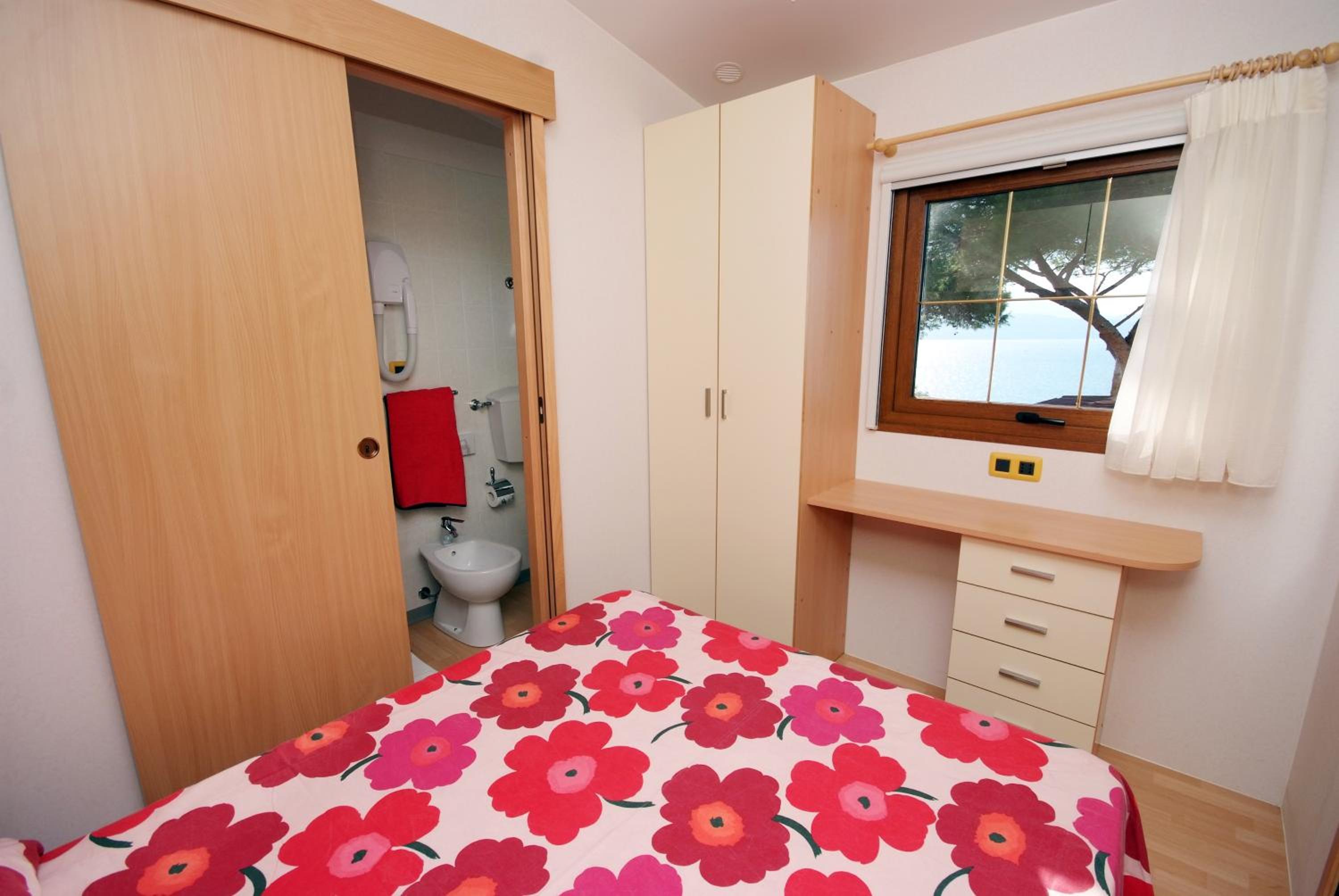 Chalet (2 Adults) with Sea View photo 1