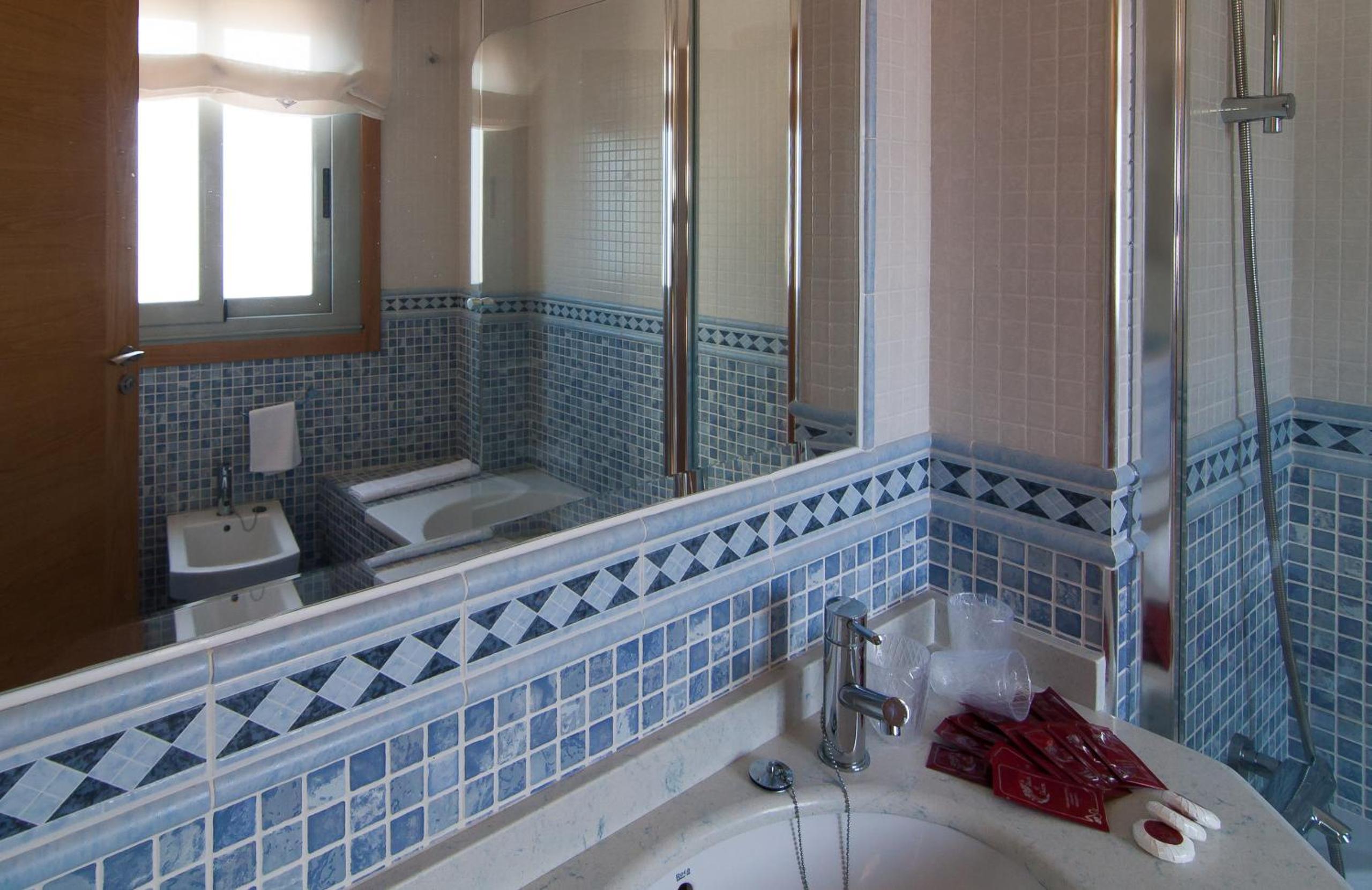 Standard Double Room - Photo 4