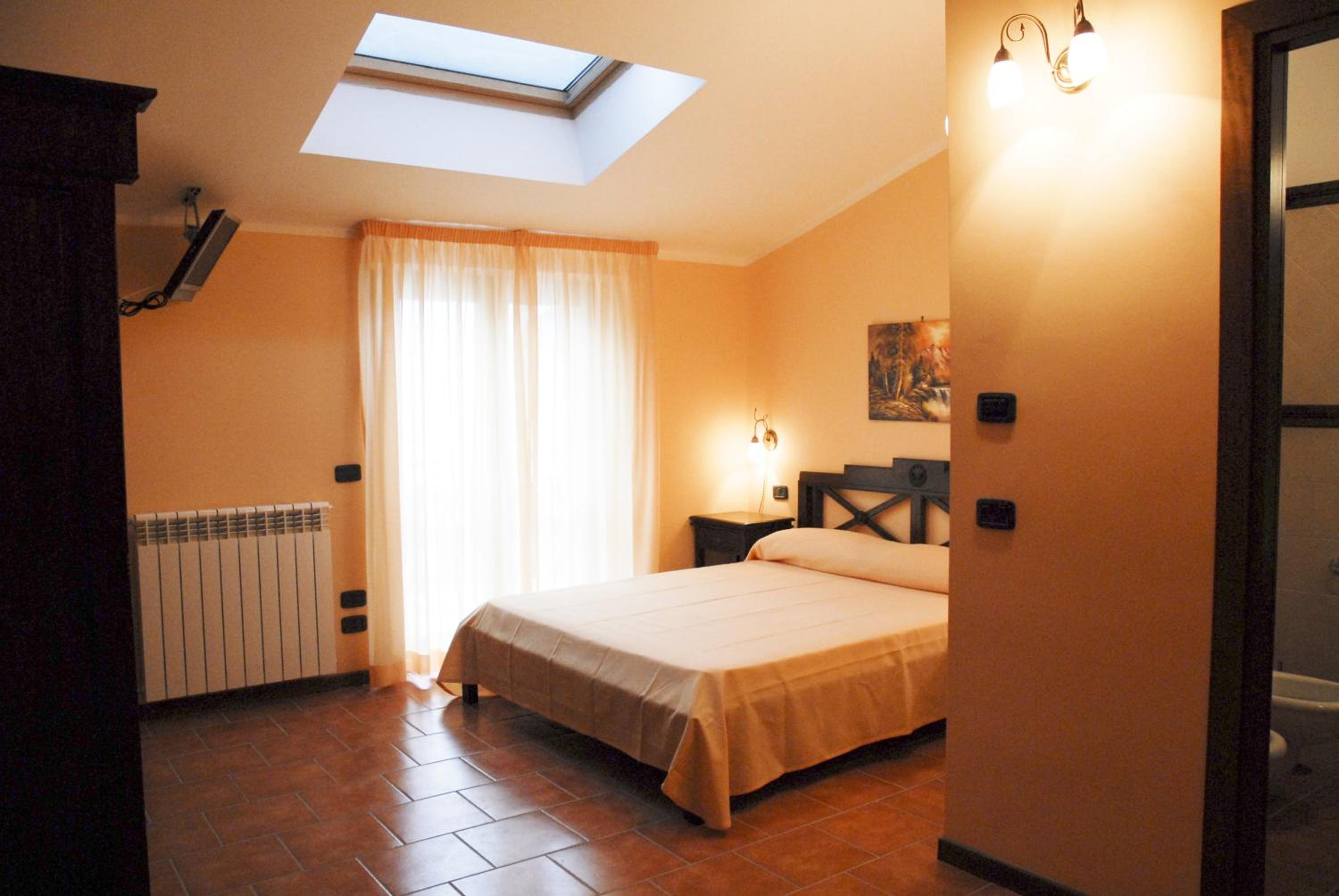 Double Room - Photo 2