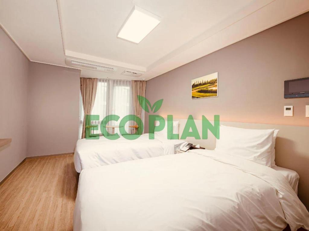 [Eco Plan - Non Refundable] Deluxe Twin - No Cleaning Service Included during stay