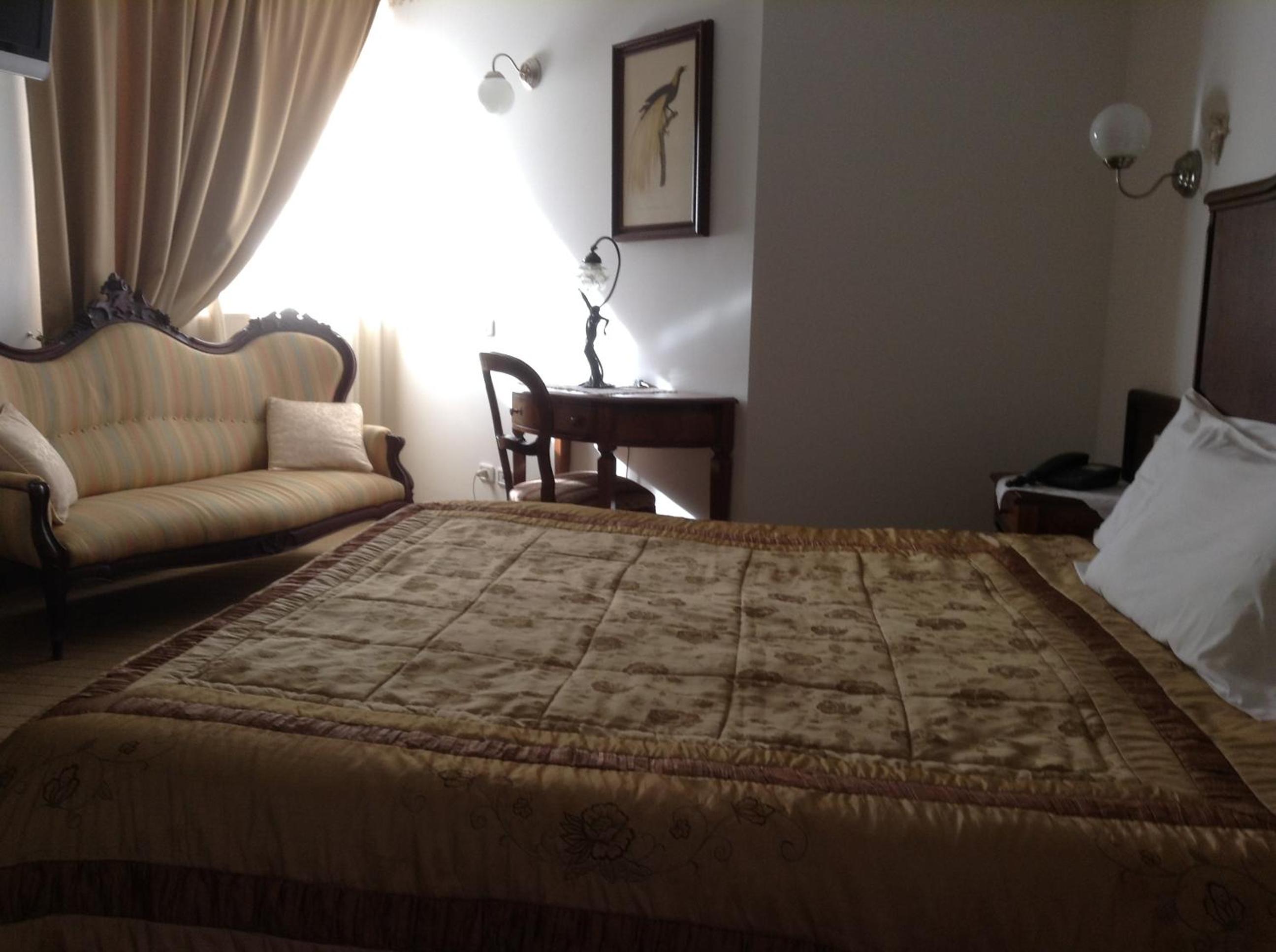 Double Room - Photo 3