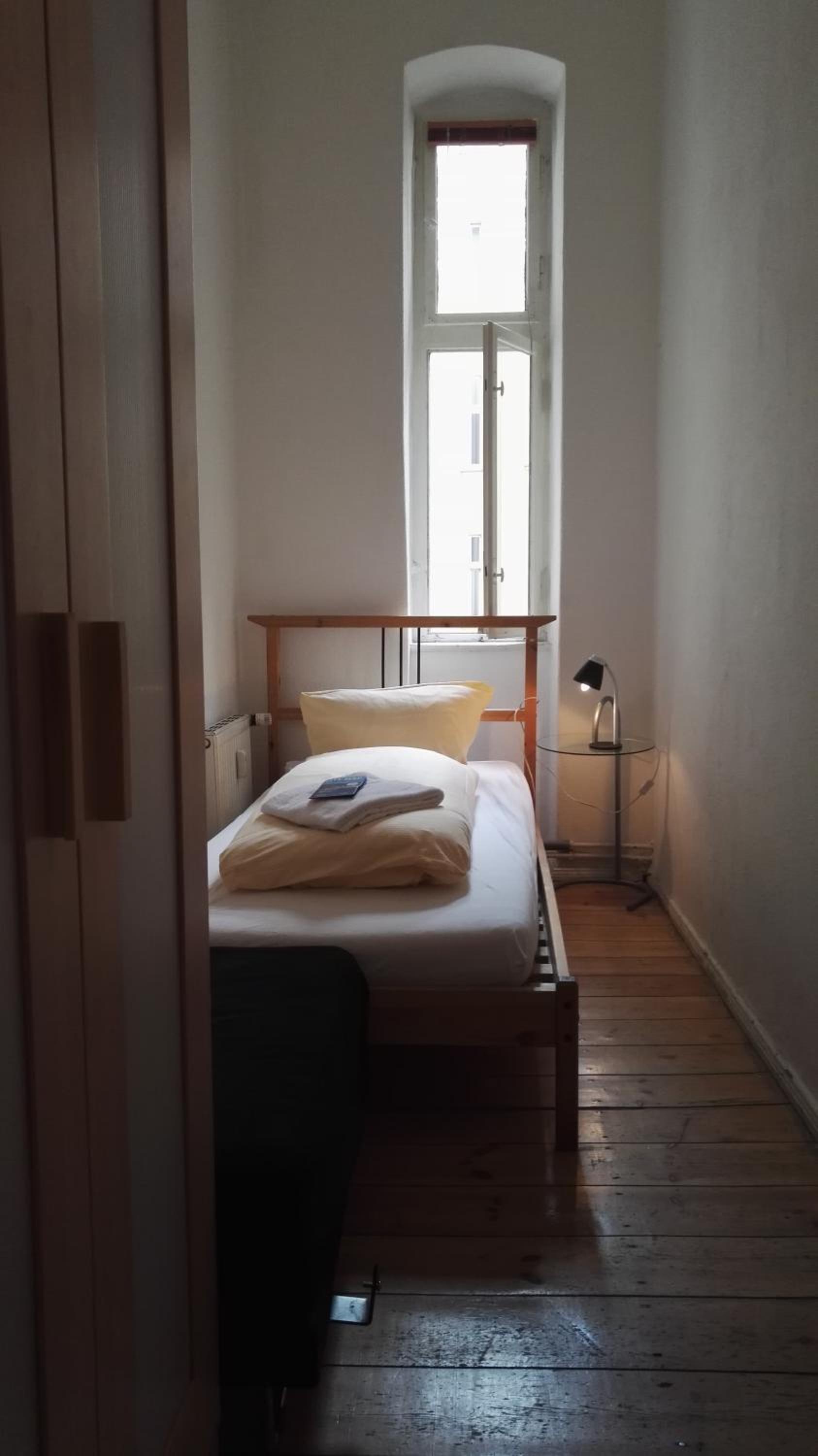 Single Room with Shared Bathroom photo 3