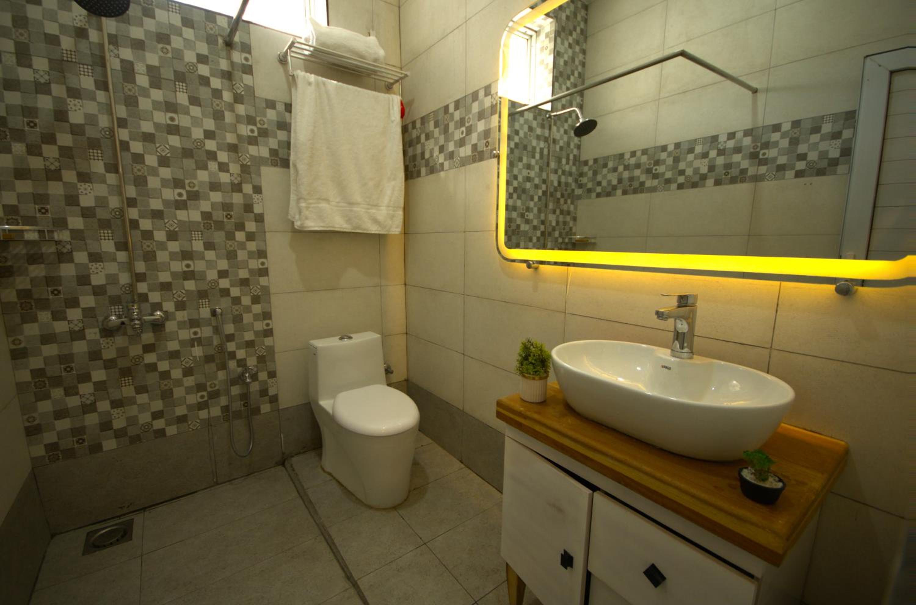 Deluxe Double or Twin Room with Mountain View