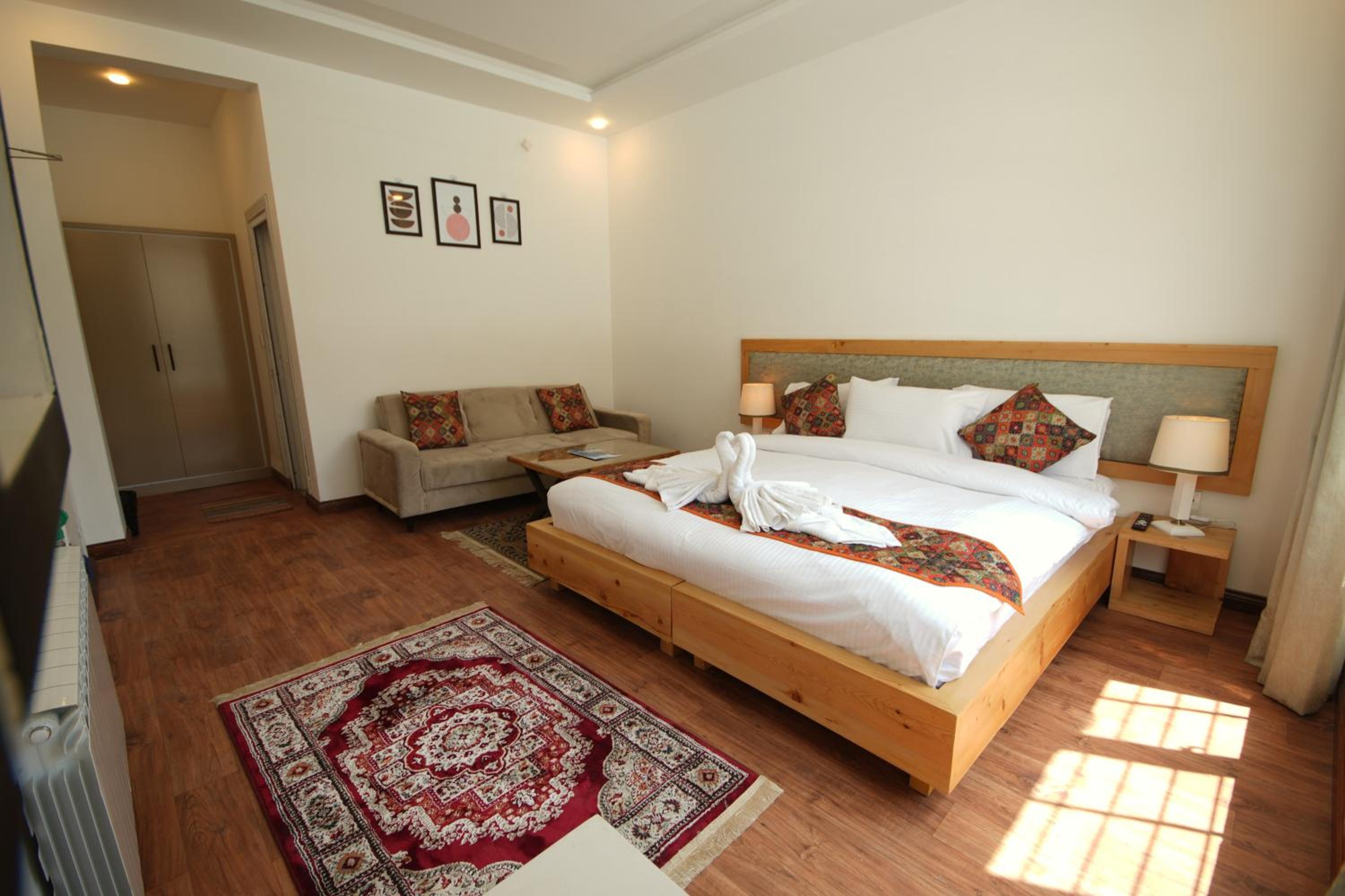 Deluxe Double or Twin Room with Lake View