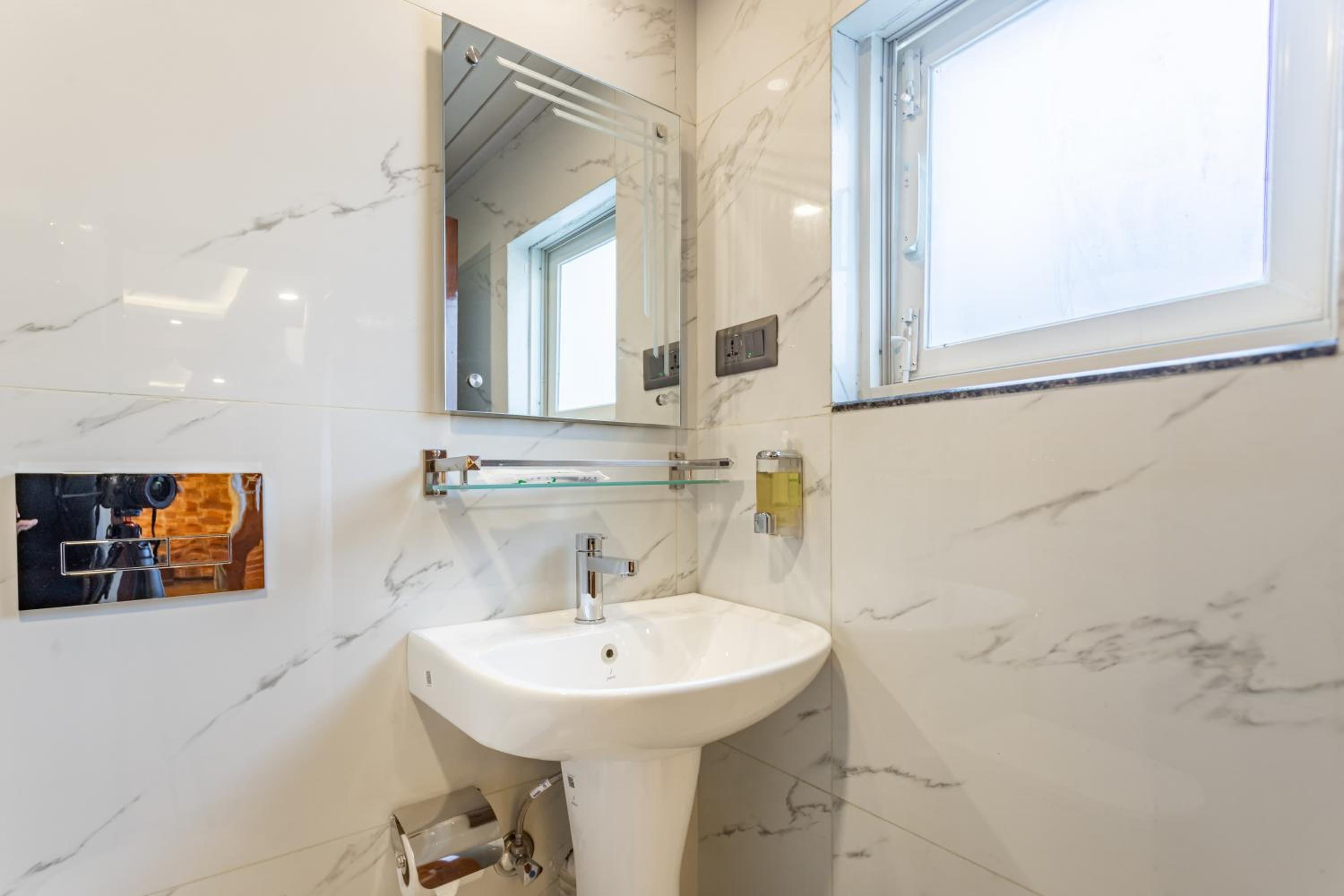 Executive Suite - Photo 7