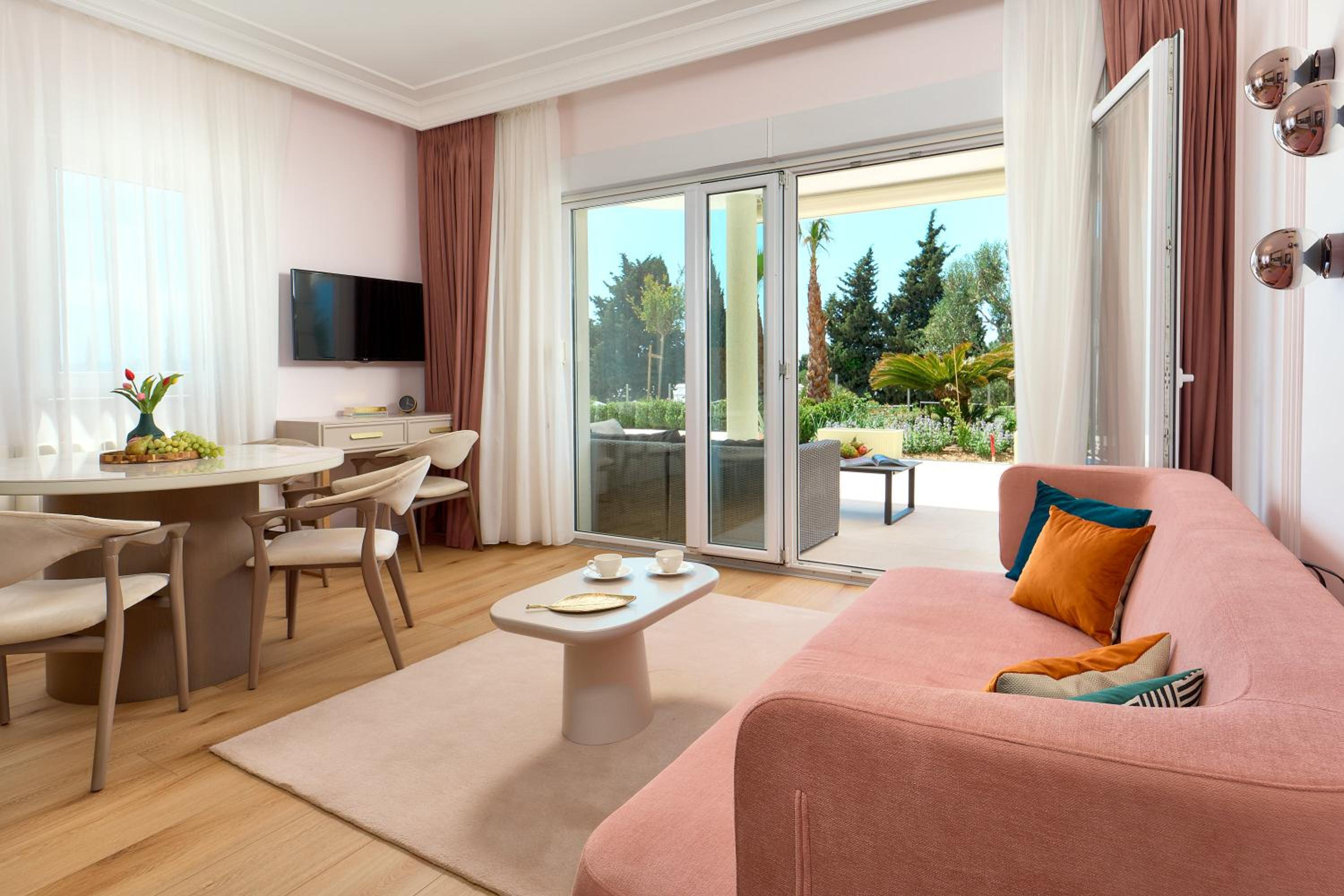 Two-Bedroom Deluxe Apartment with Balcony