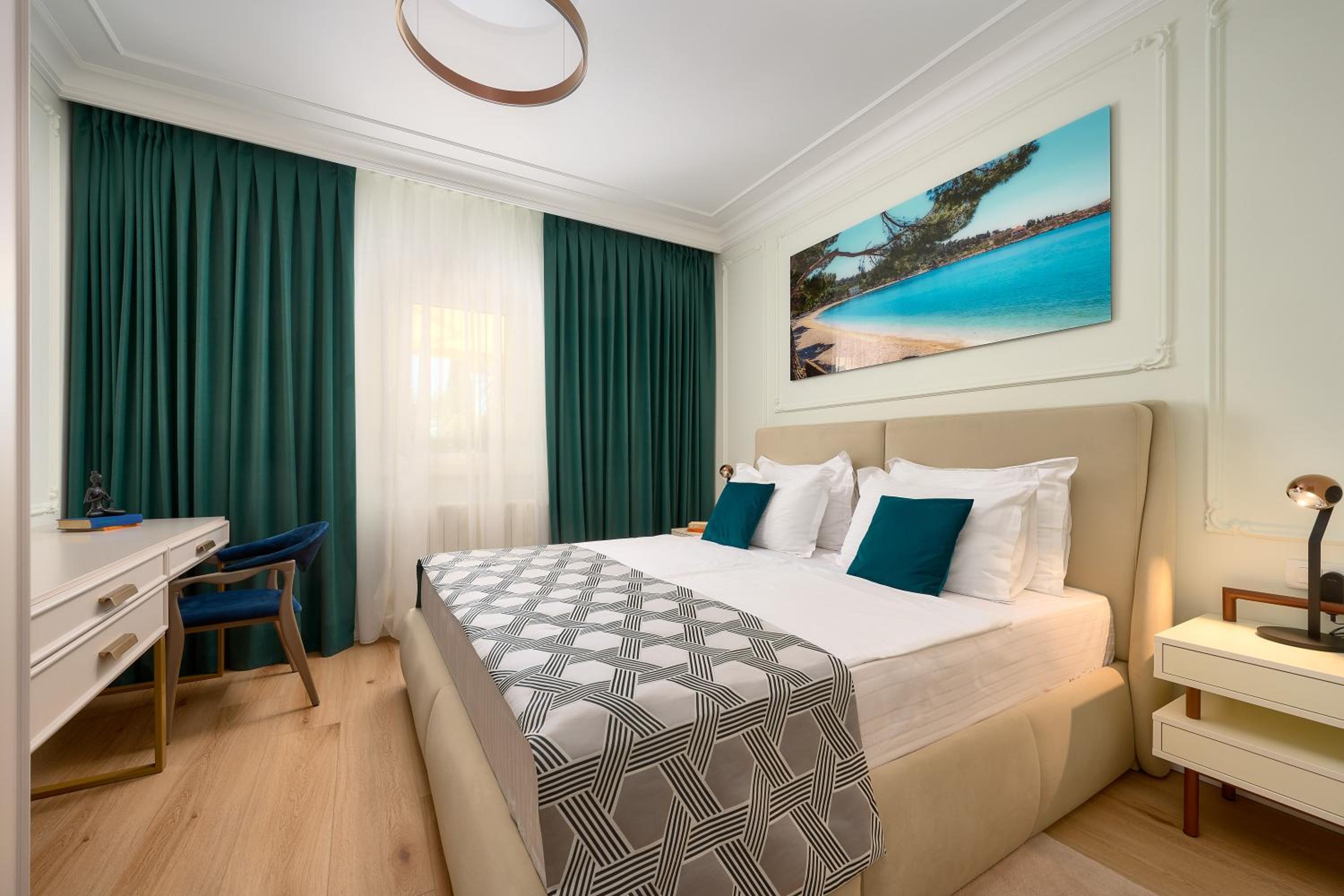 One-Bedroom Apartment with Balcony