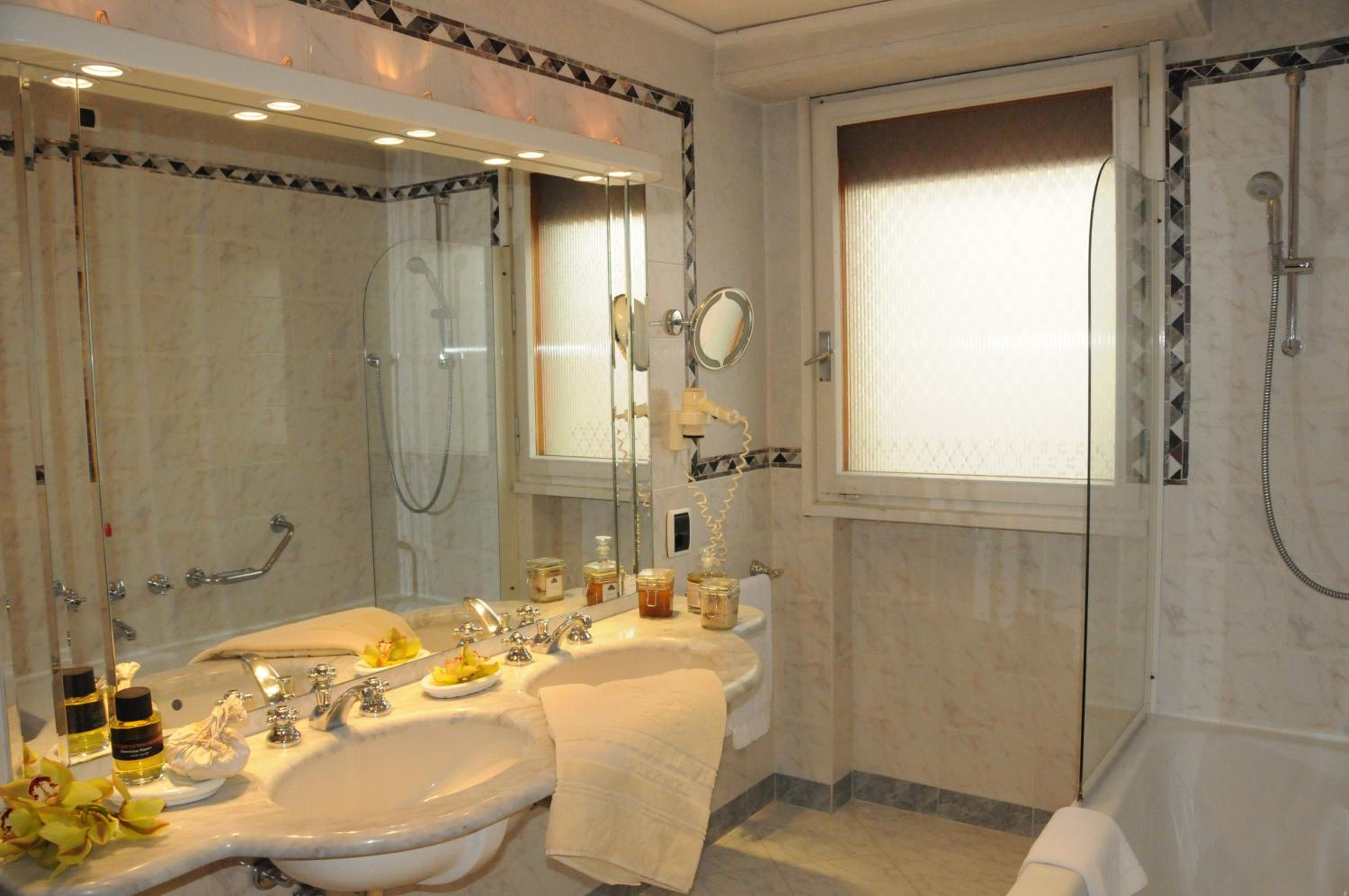 Suite - Photo 2
