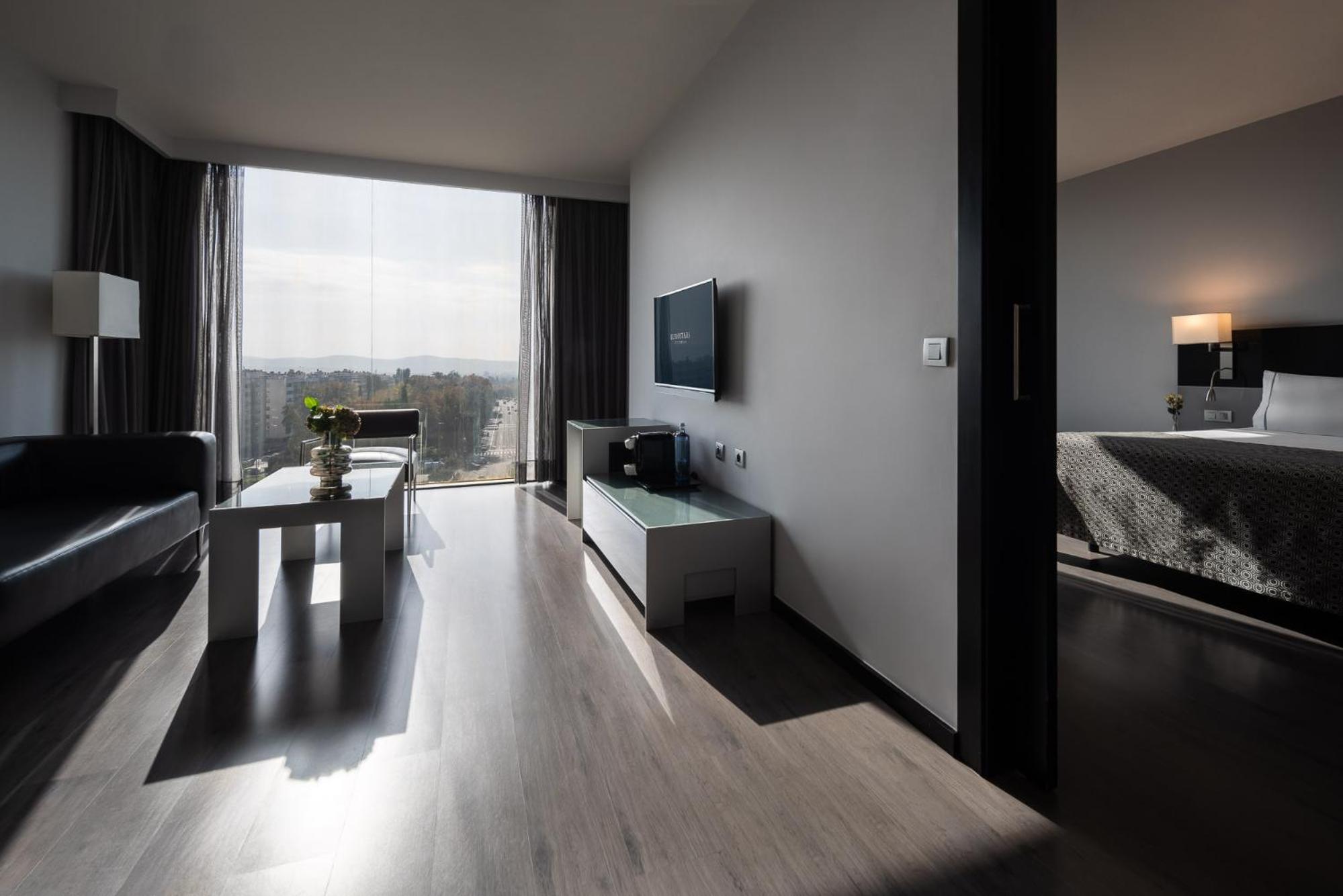Suite - Photo 5