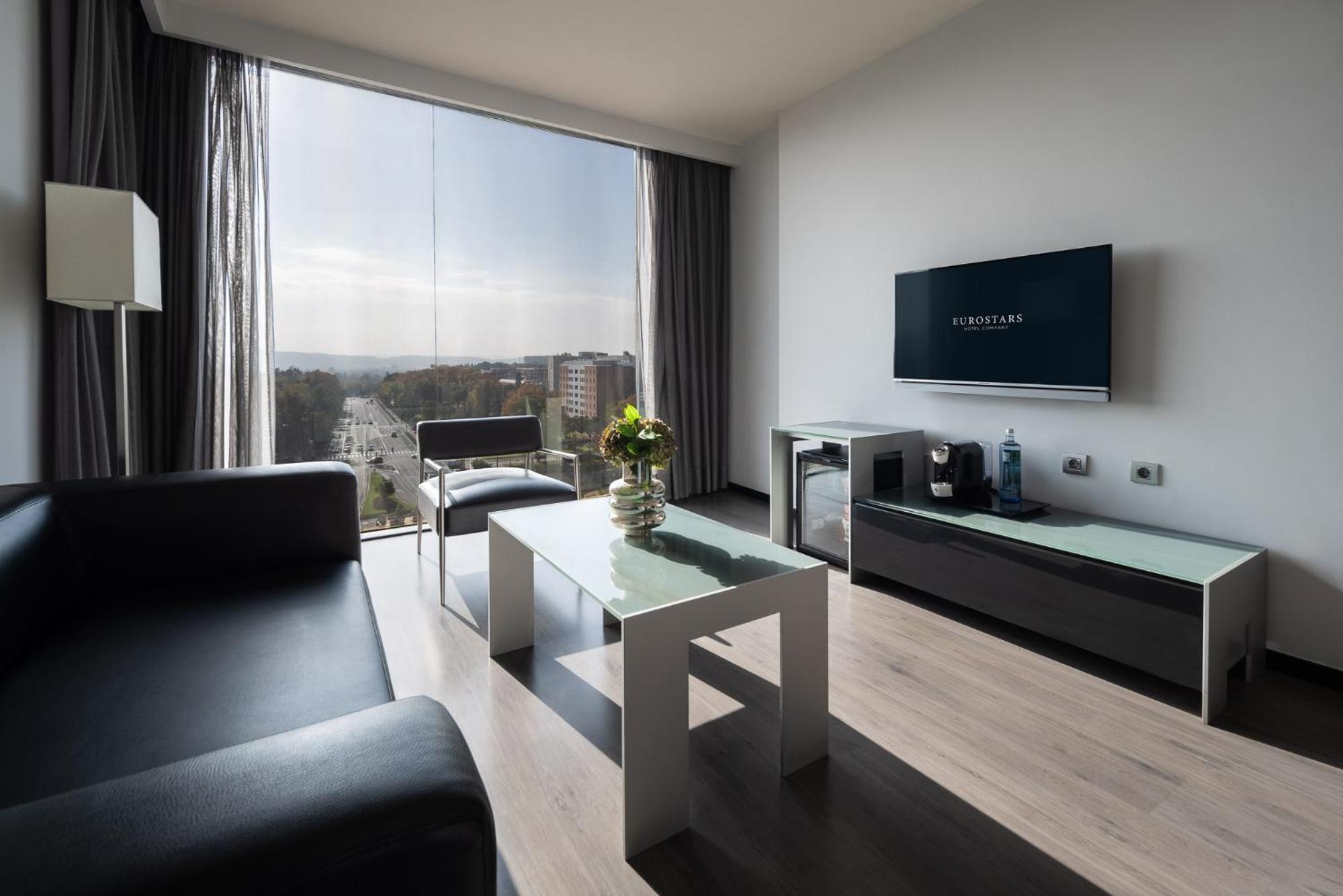 Suite - Photo 6